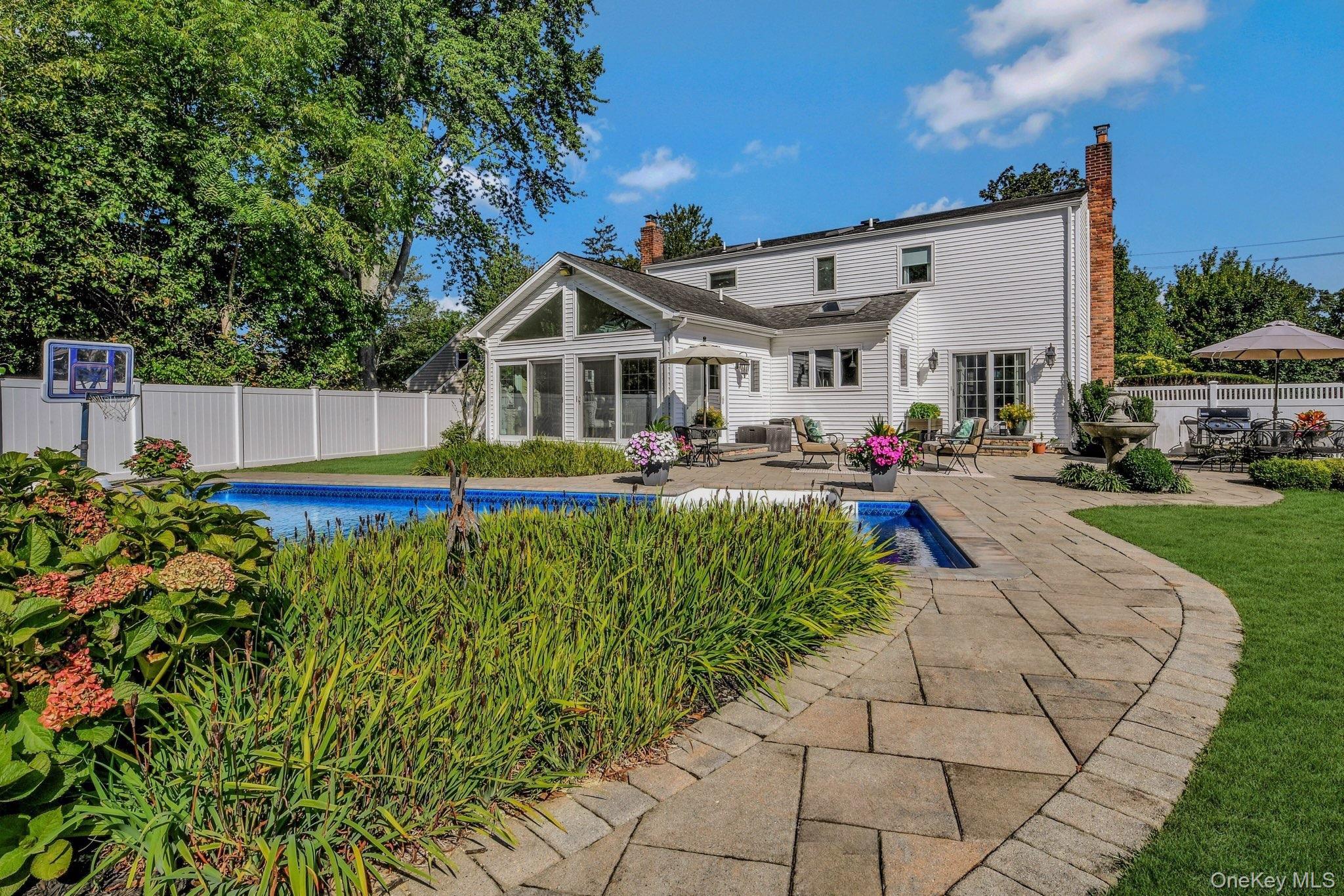 8 Gerek Avenue, West Islip, NY 11795