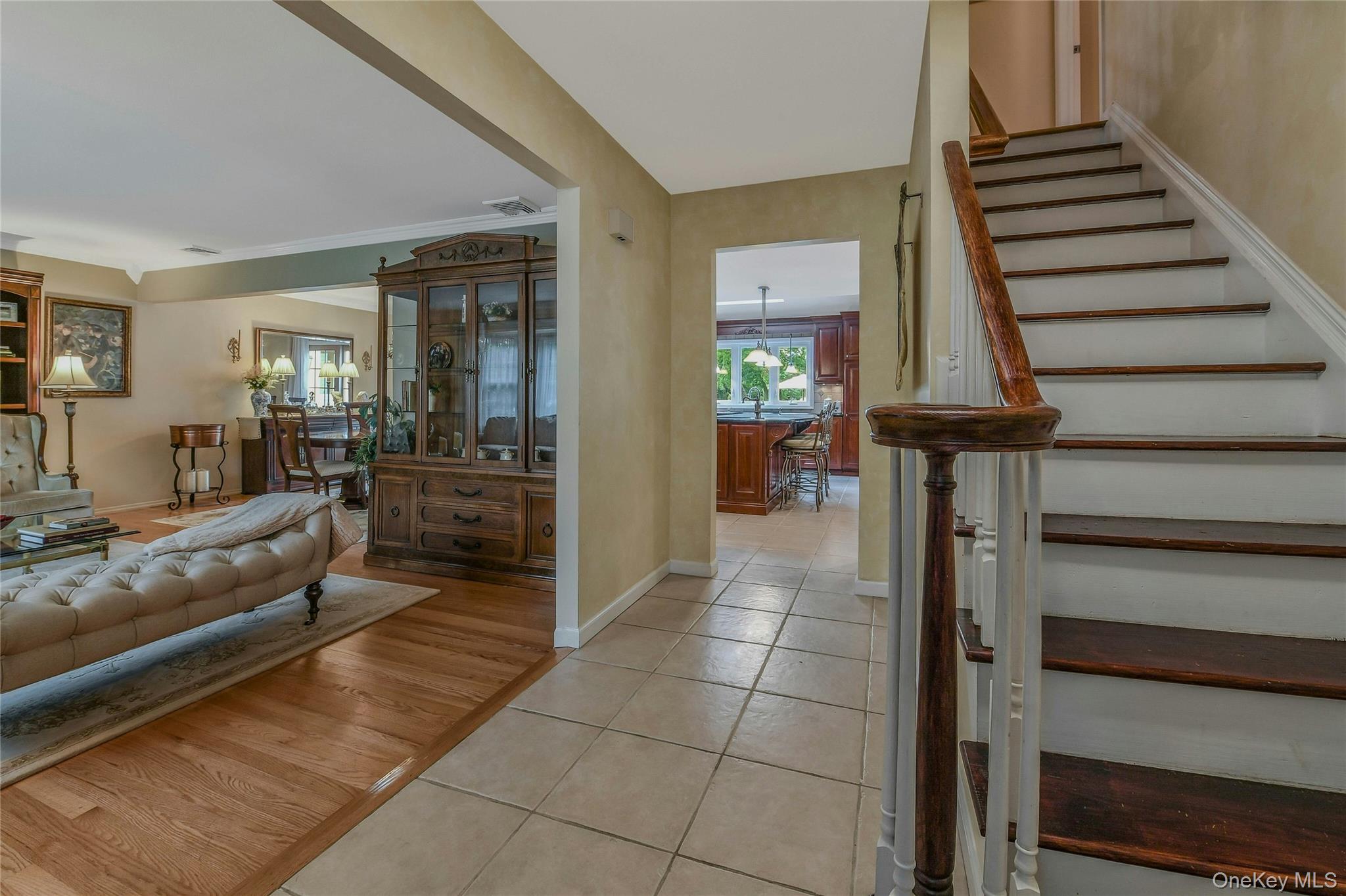 8 Gerek Avenue, West Islip, NY 11795