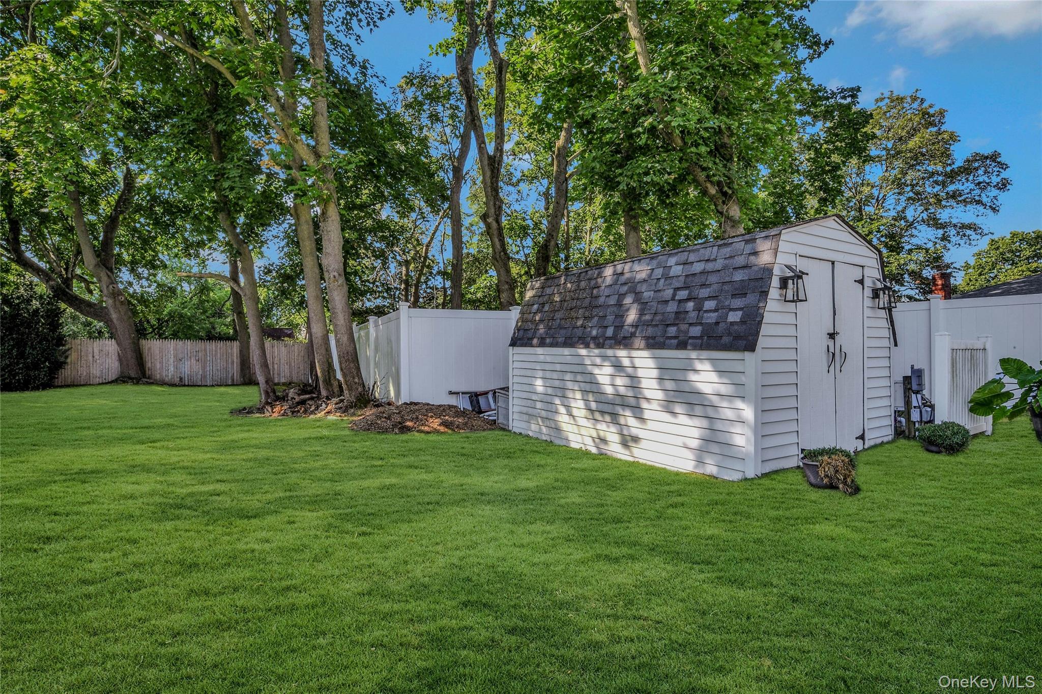 8 Gerek Avenue, West Islip, NY 11795