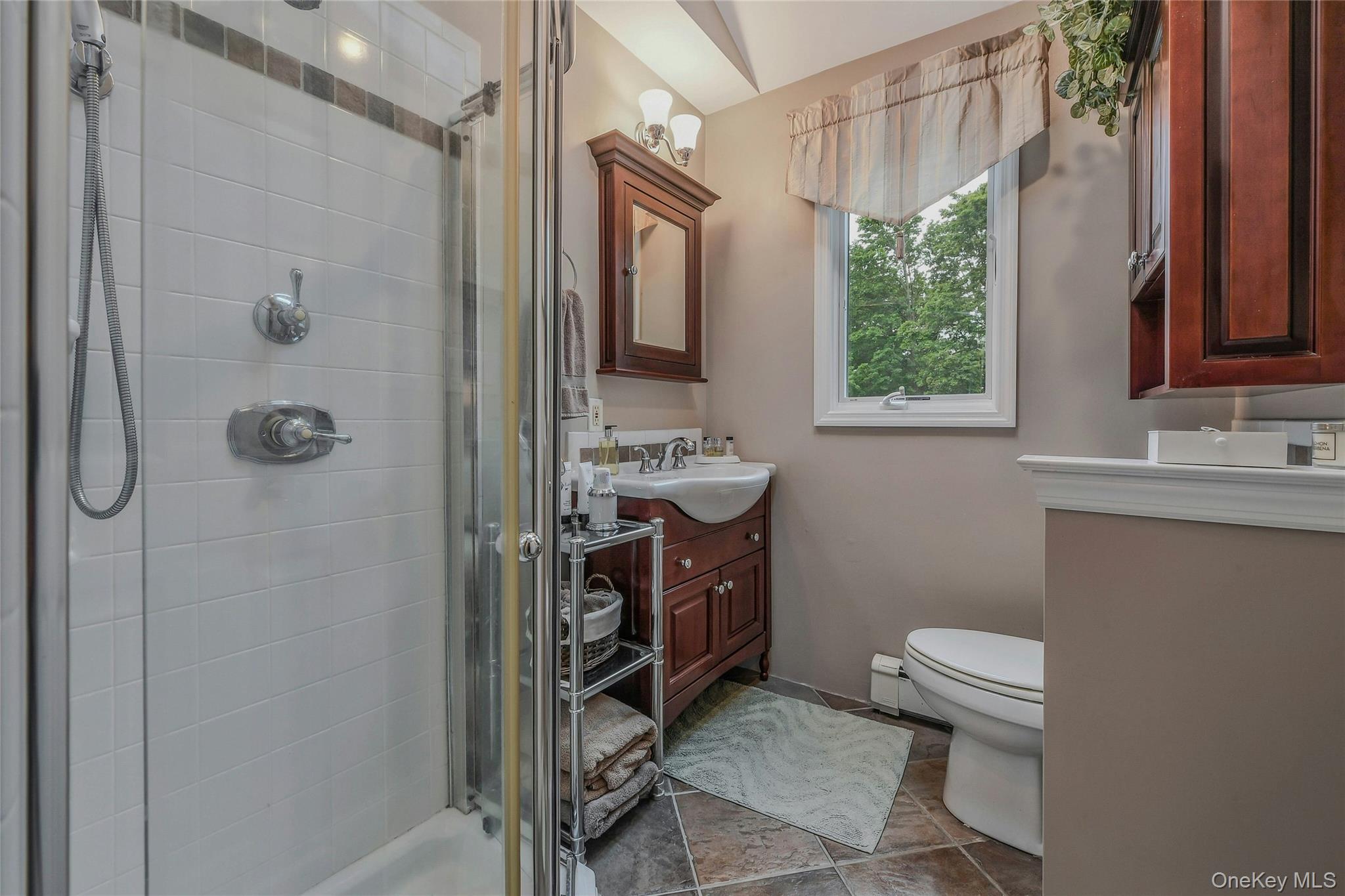 8 Gerek Avenue, West Islip, NY 11795