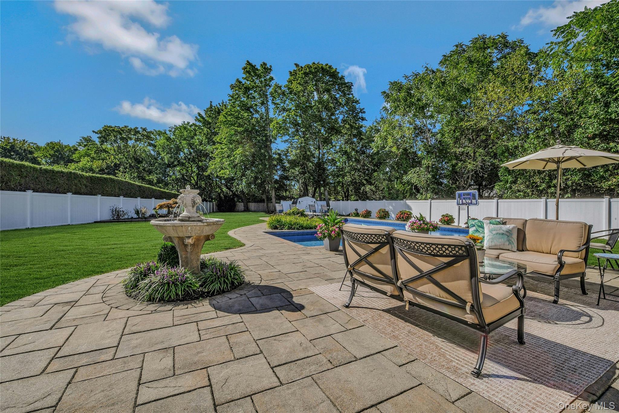 8 Gerek Avenue, West Islip, NY 11795