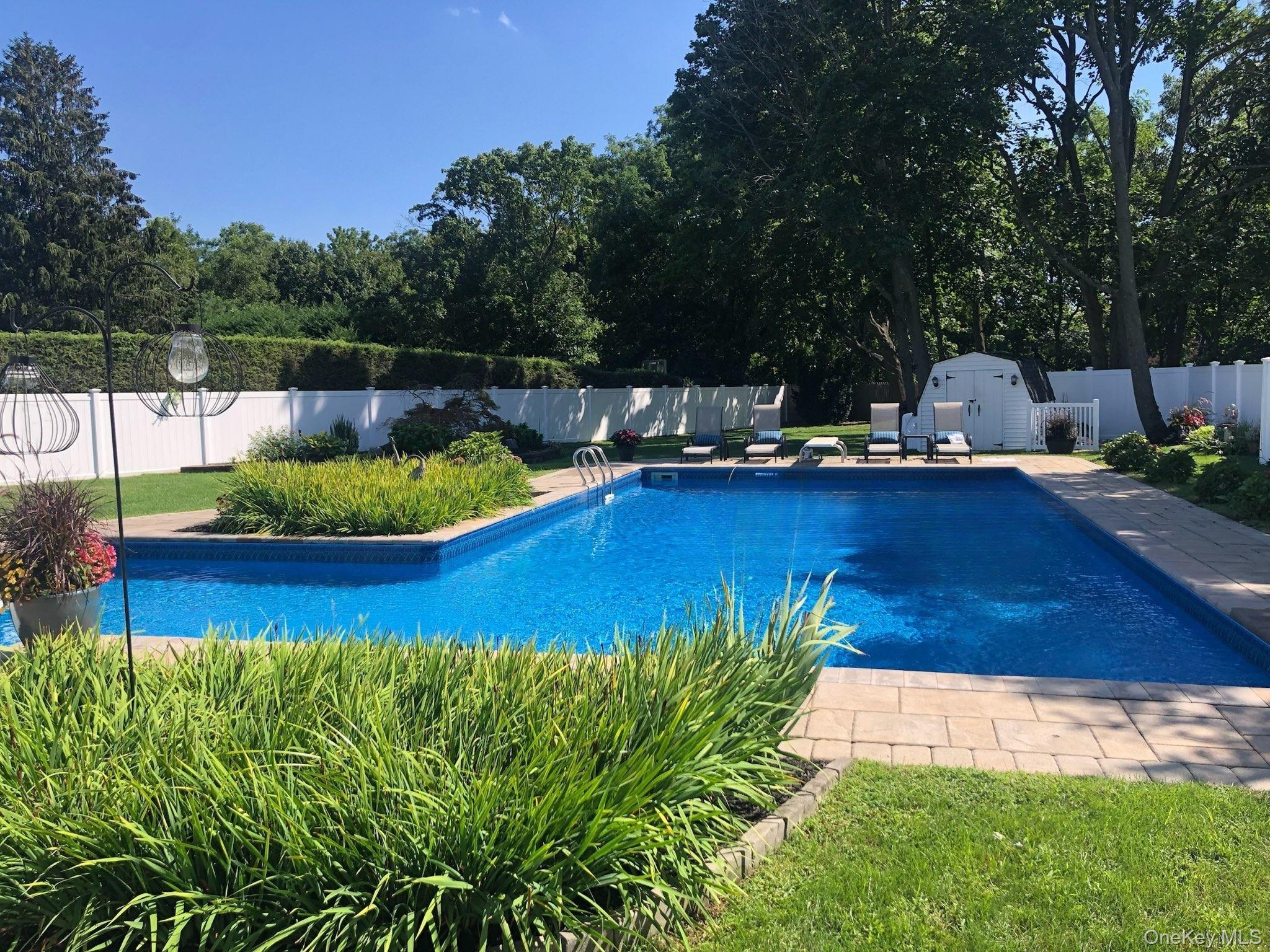 8 Gerek Avenue, West Islip, NY 11795