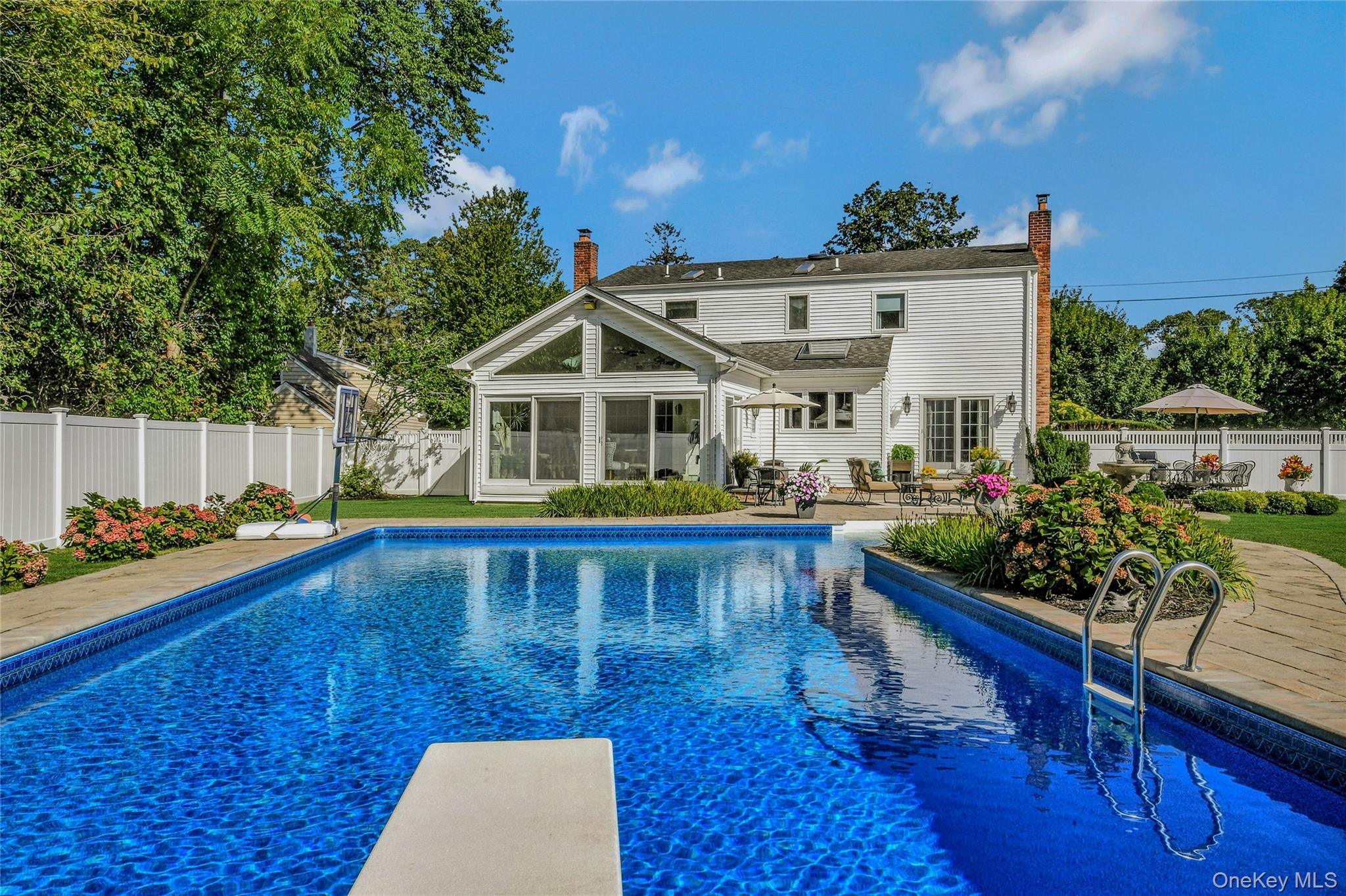 8 Gerek Avenue, West Islip, NY 11795