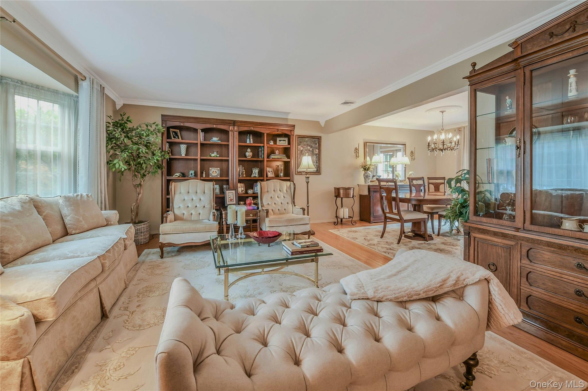 8 Gerek Avenue, West Islip, NY 11795