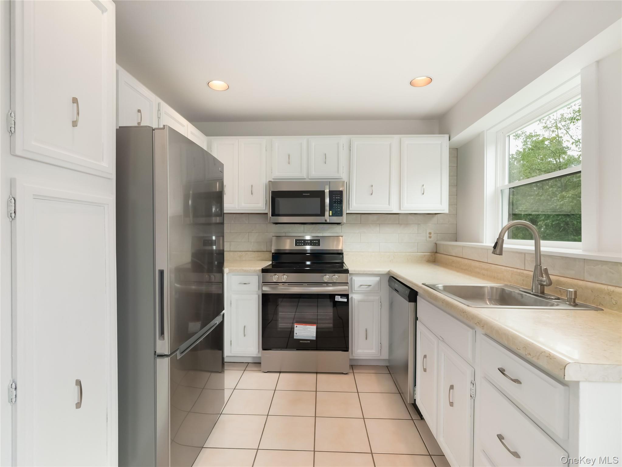 732 Sierra Vista Lane, Valley Cottage, NY 10989