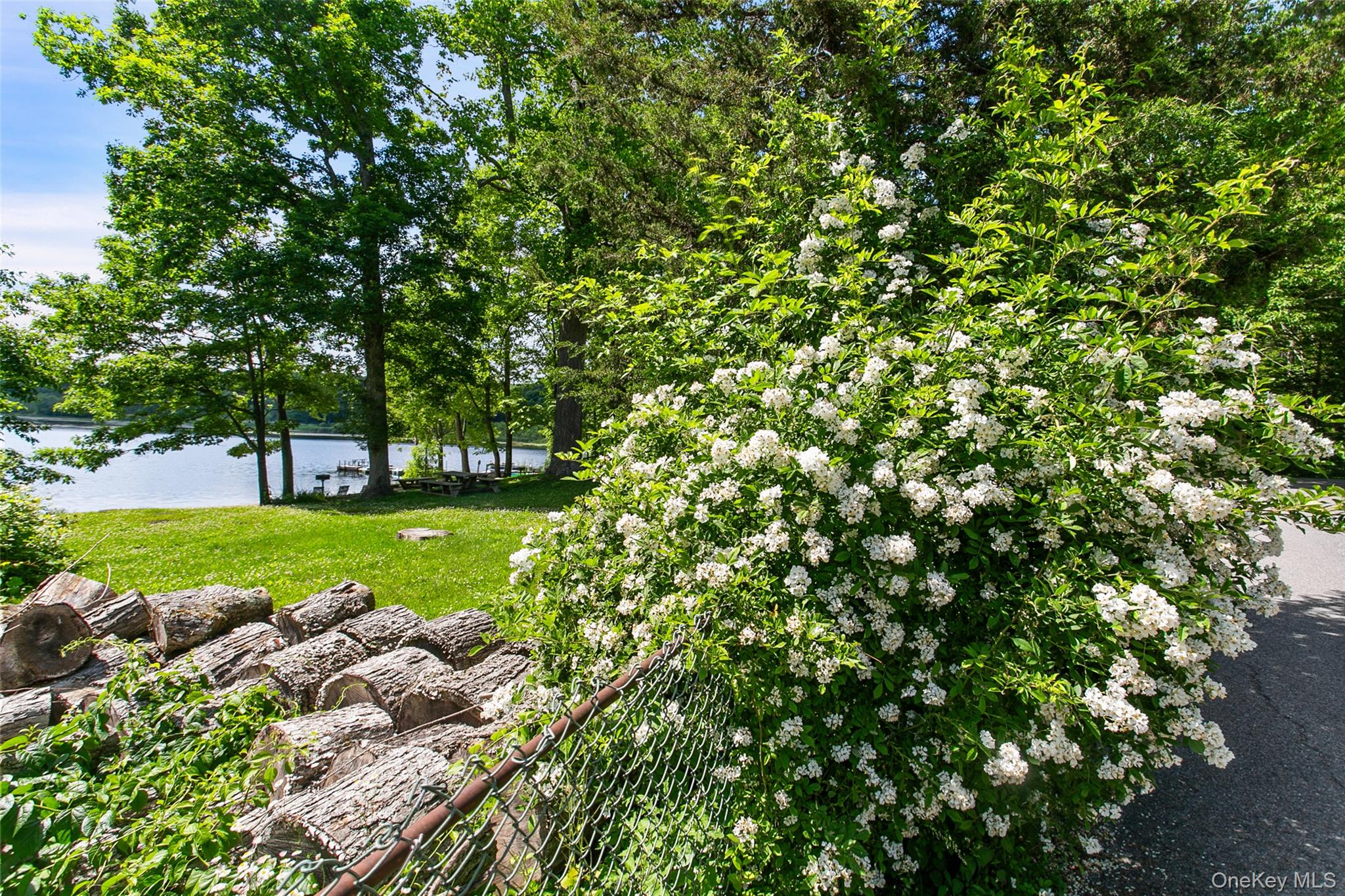 8 Hemlock Road, South Salem, NY 10590