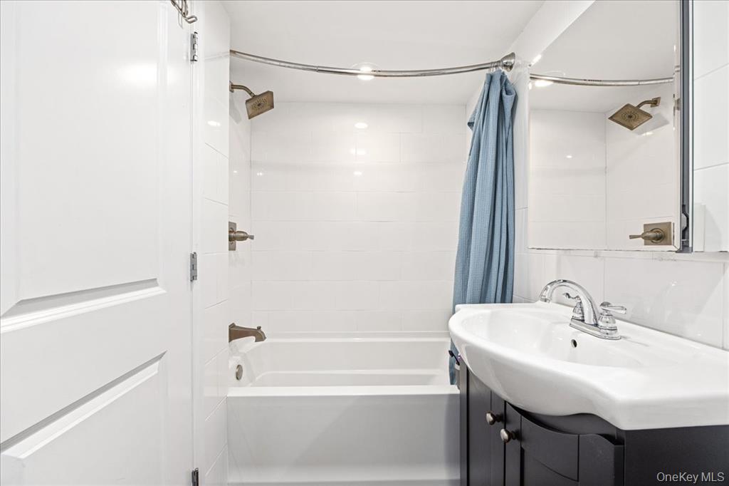 1127 Fordham Lane, Woodmere, NY 11598