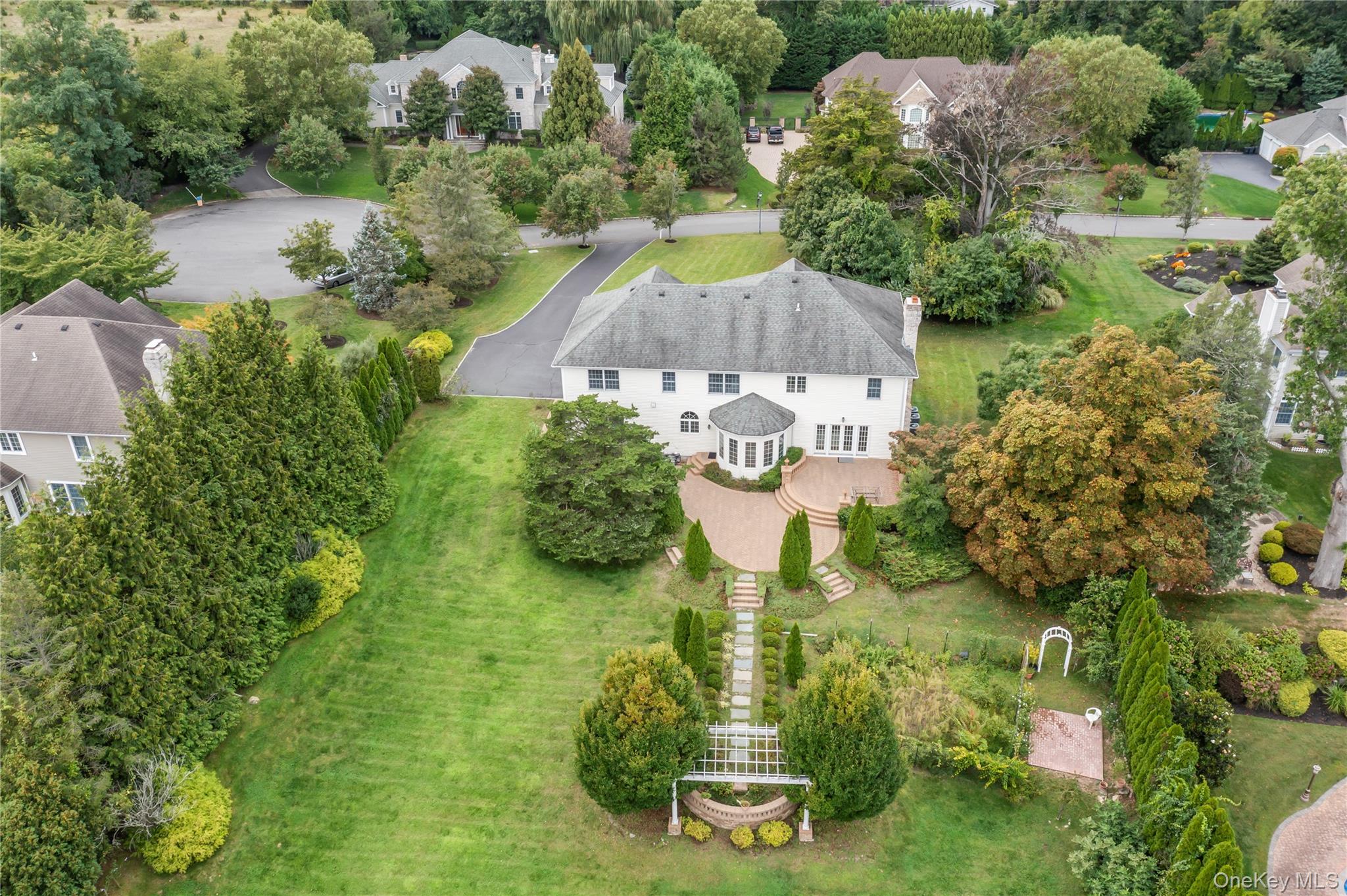 10 Rolling Meadow Lane, Northport, NY 11768