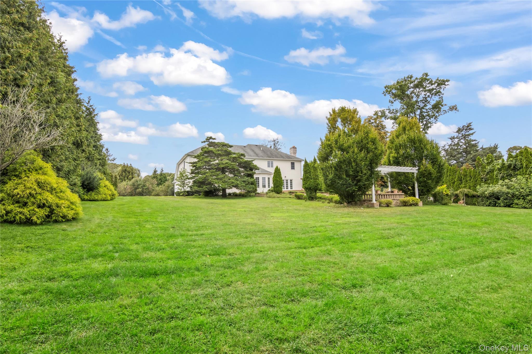 10 Rolling Meadow Lane, Northport, NY 11768