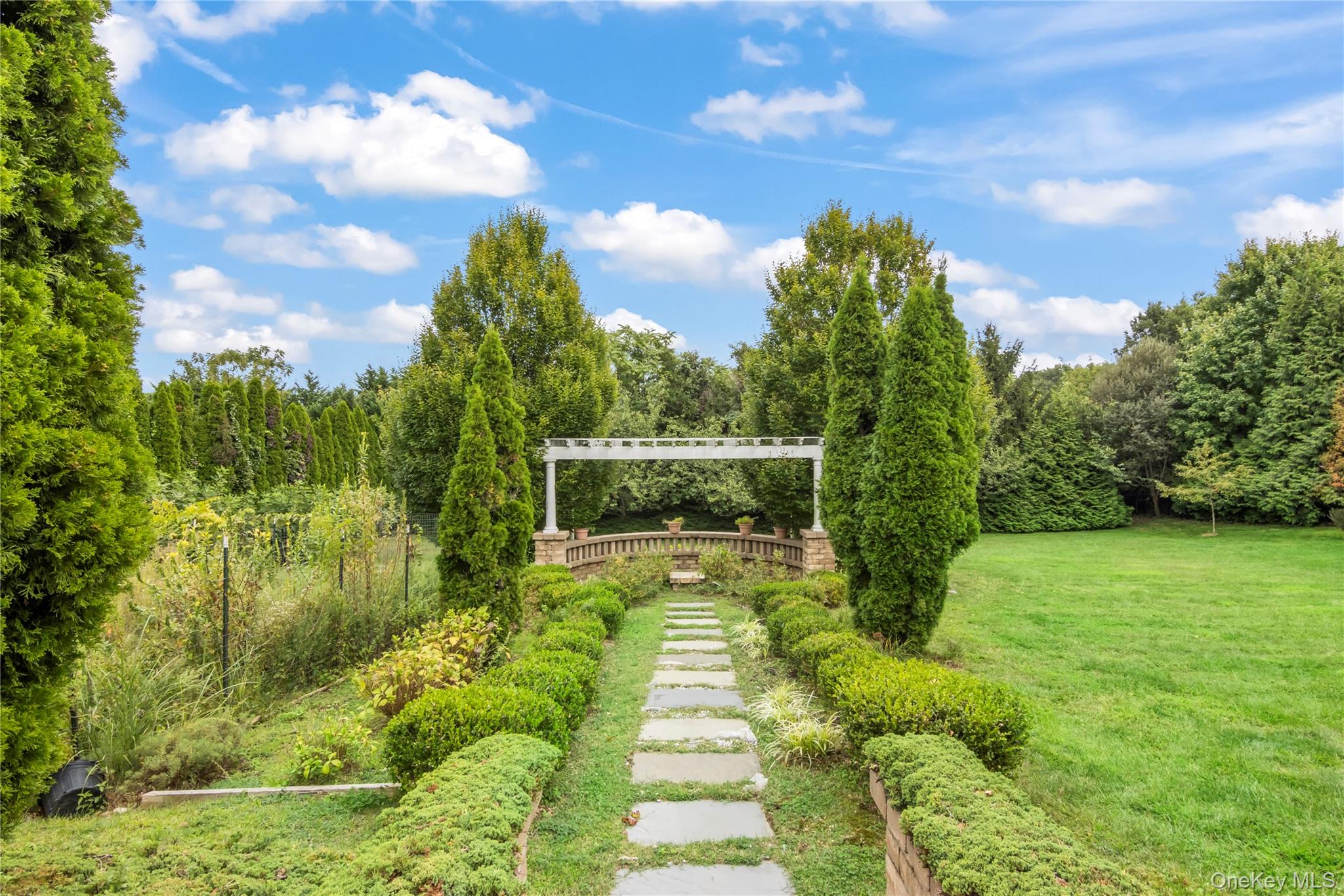 10 Rolling Meadow Lane, Northport, NY 11768