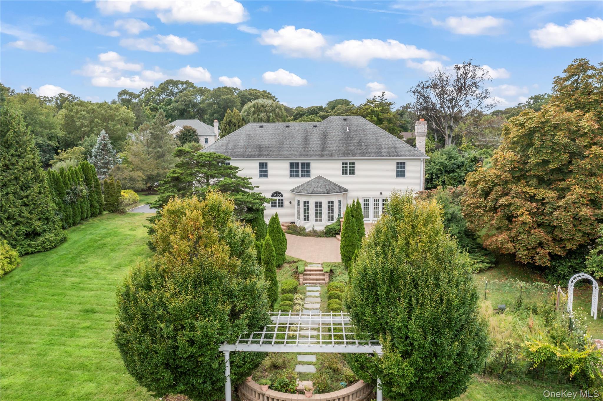 10 Rolling Meadow Lane, Northport, NY 11768