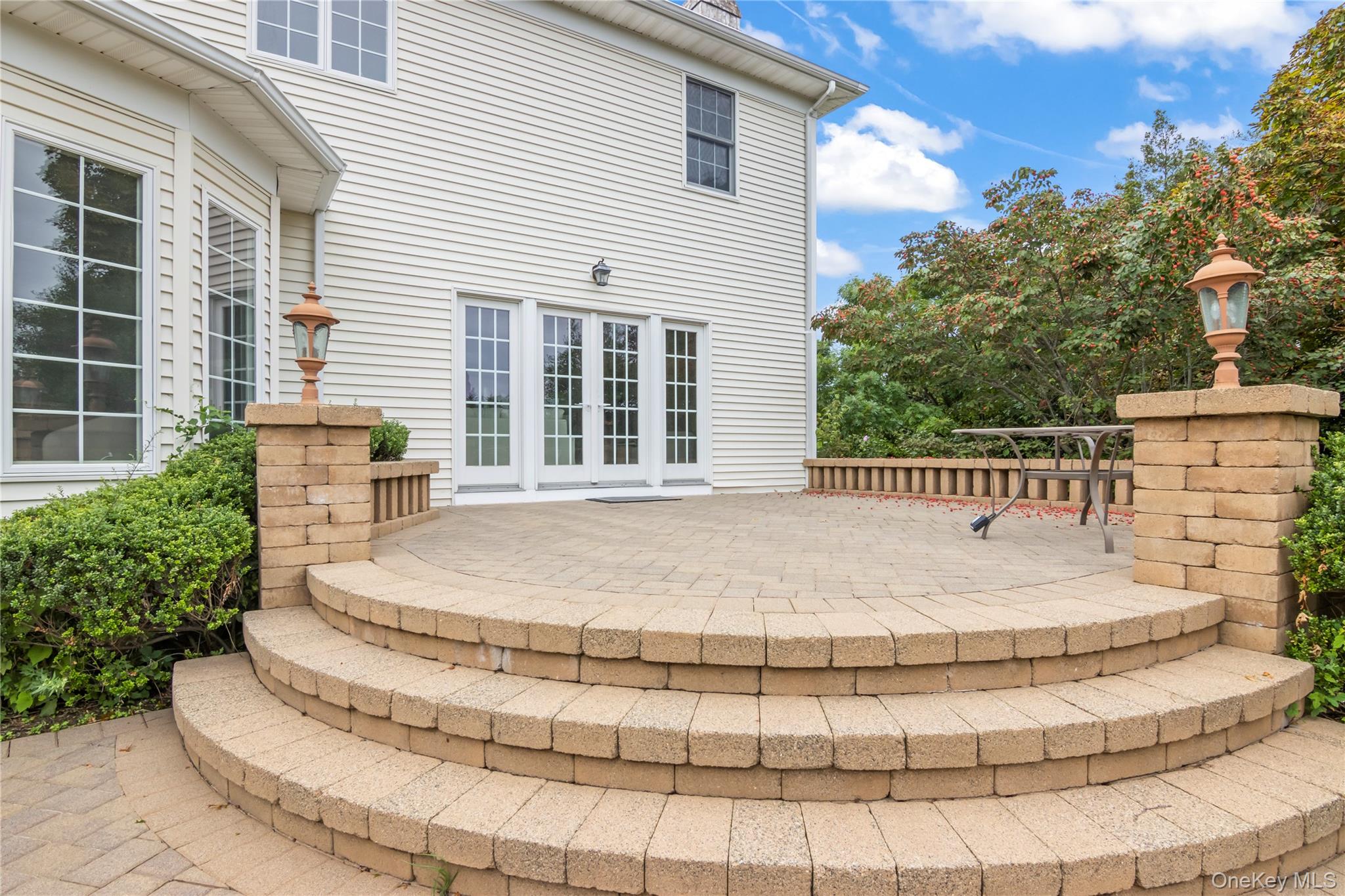 10 Rolling Meadow Lane, Northport, NY 11768