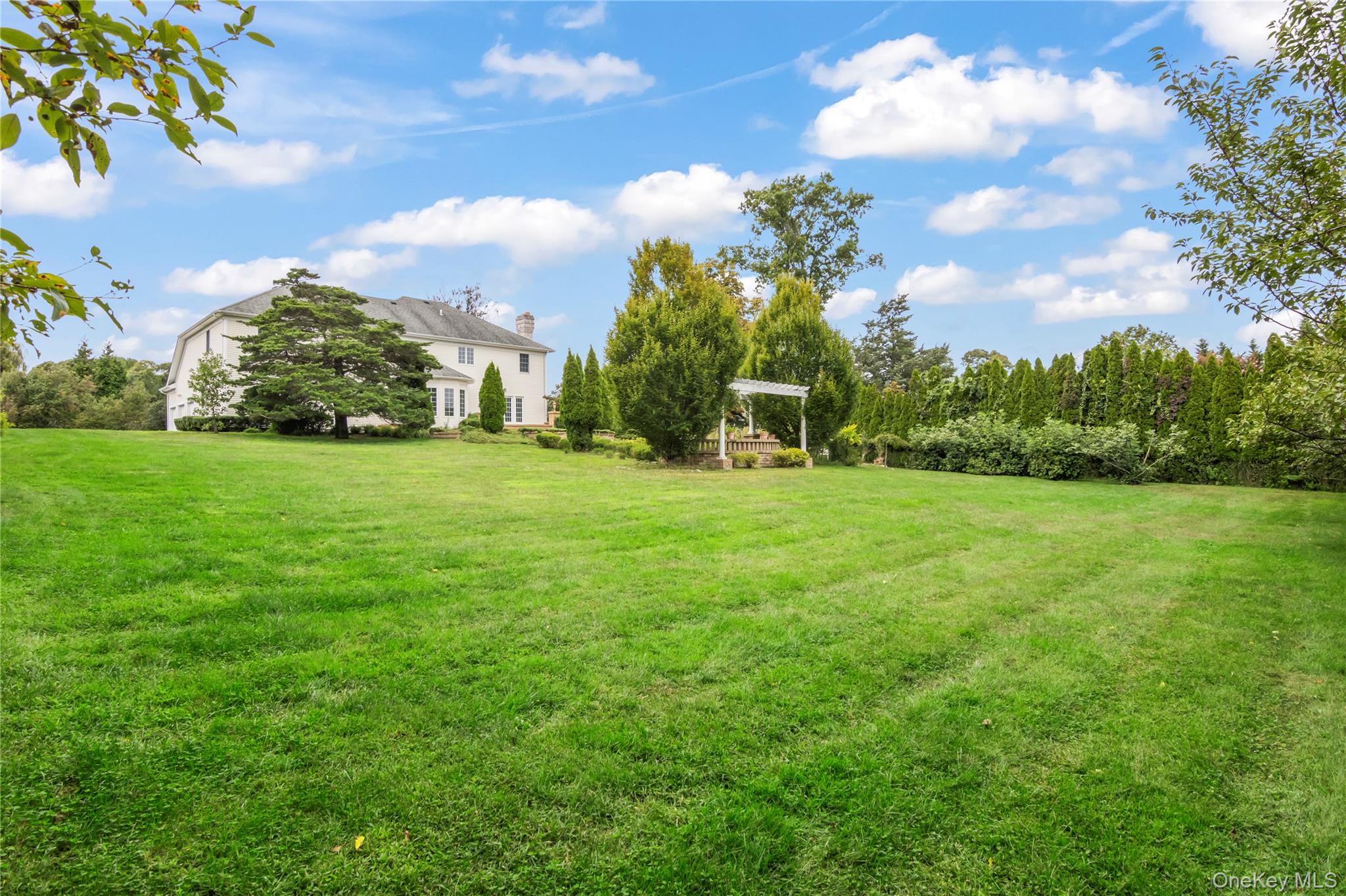 10 Rolling Meadow Lane, Northport, NY 11768