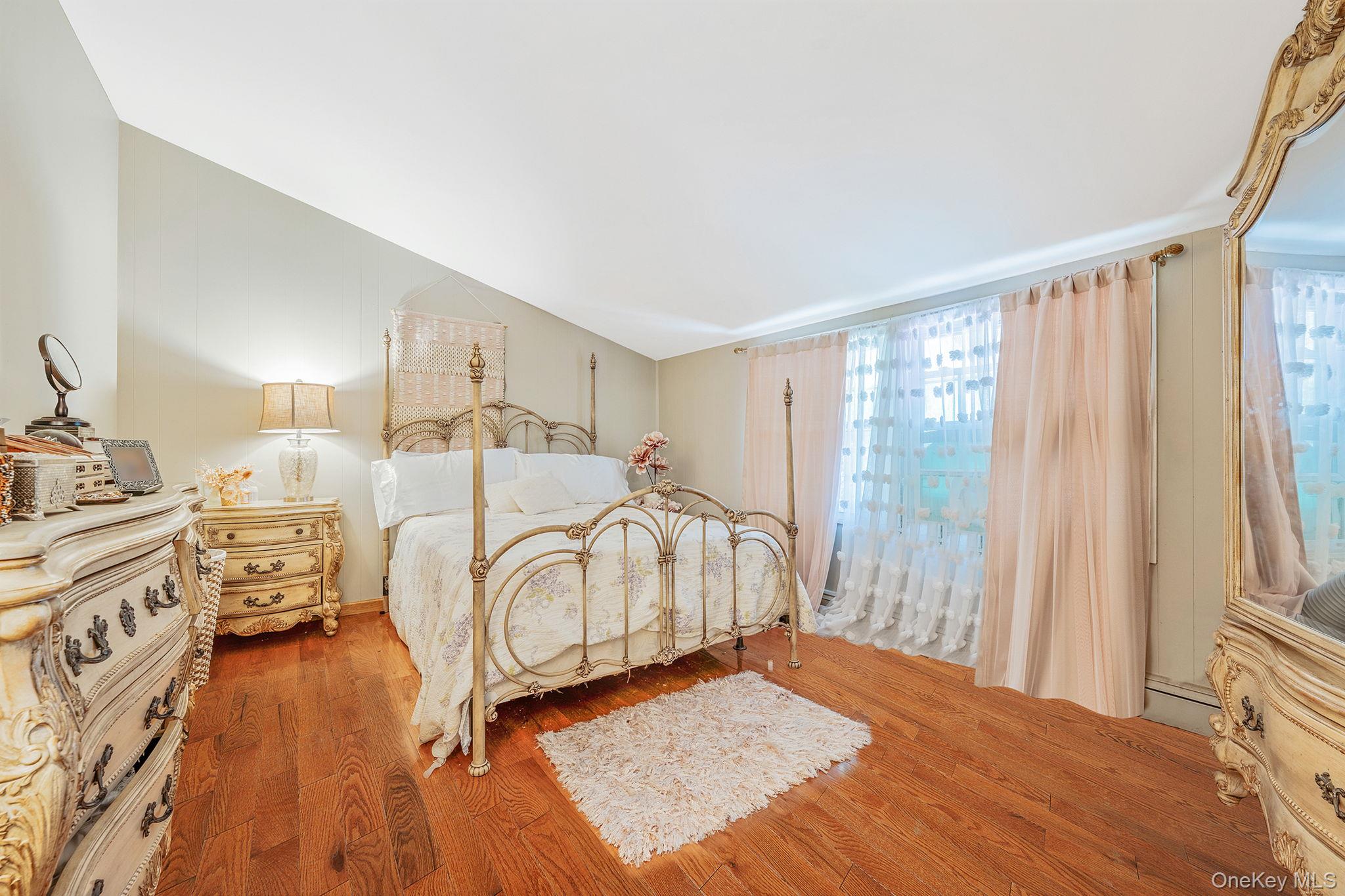 27 Split Cedar Drive, Islandia, NY 11749