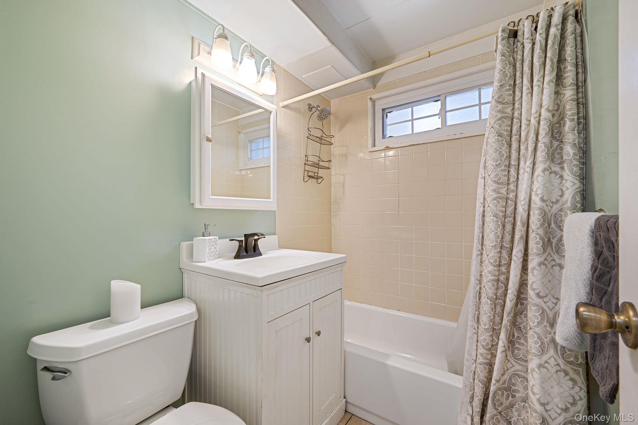 27 Split Cedar Drive, Islandia, NY 11749