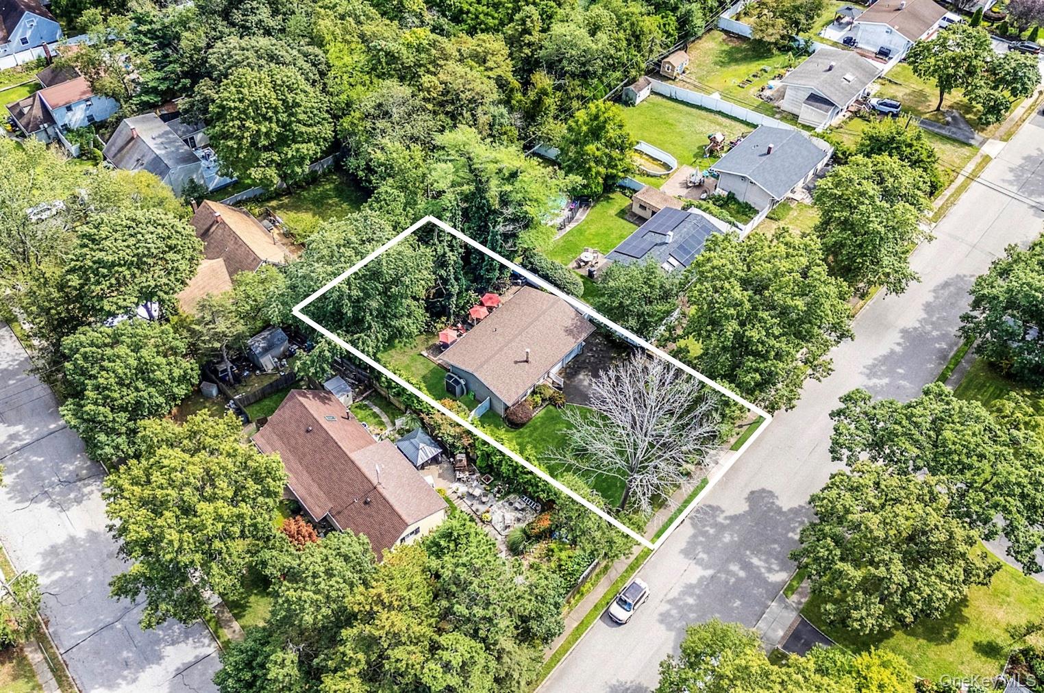 27 Split Cedar Drive, Islandia, NY 11749