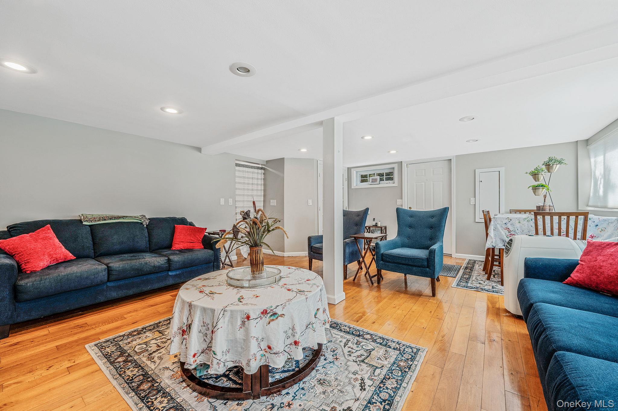 27 Split Cedar Drive, Islandia, NY 11749