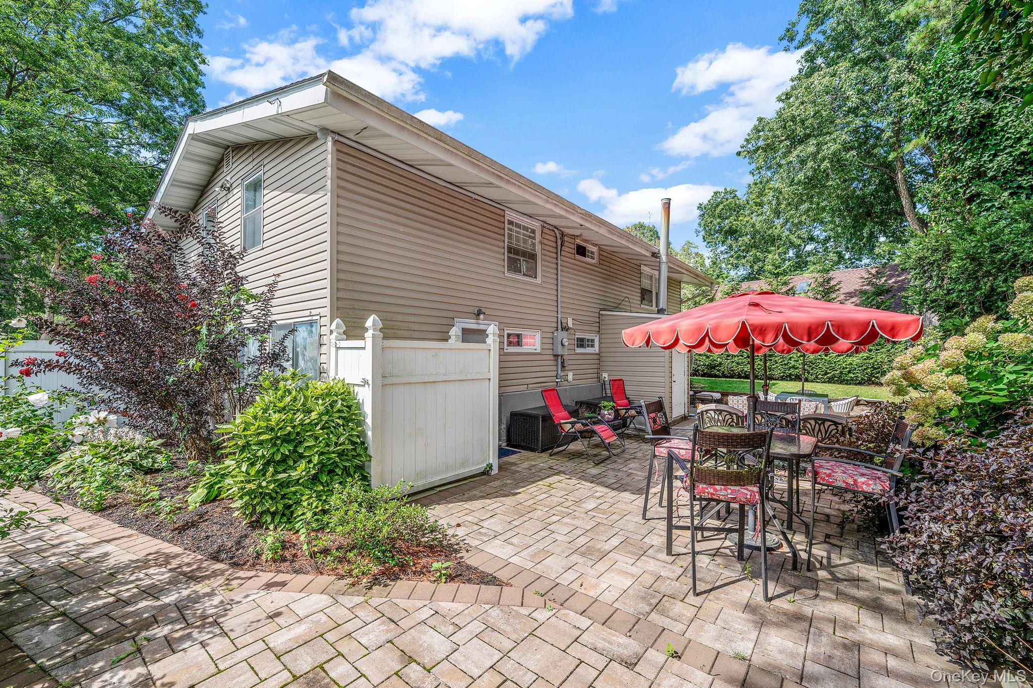 27 Split Cedar Drive, Islandia, NY 11749