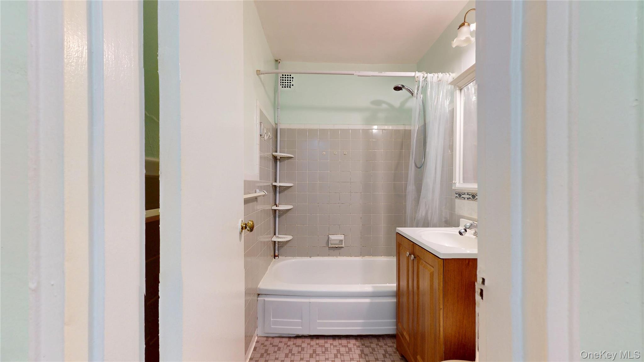 99-10 60th Avenue # 2L, Corona, NY 11368