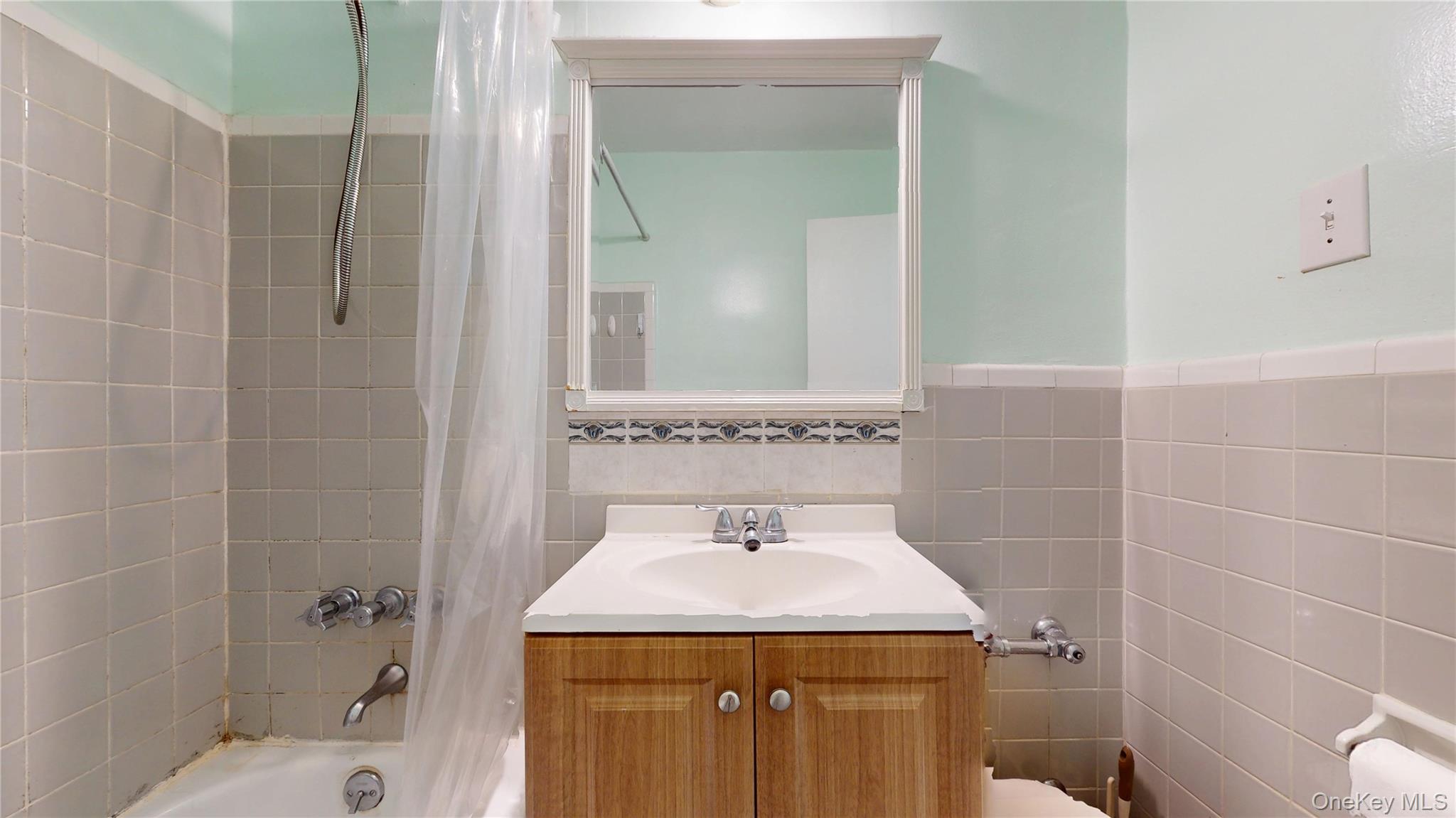 99-10 60th Avenue # 2L, Corona, NY 11368