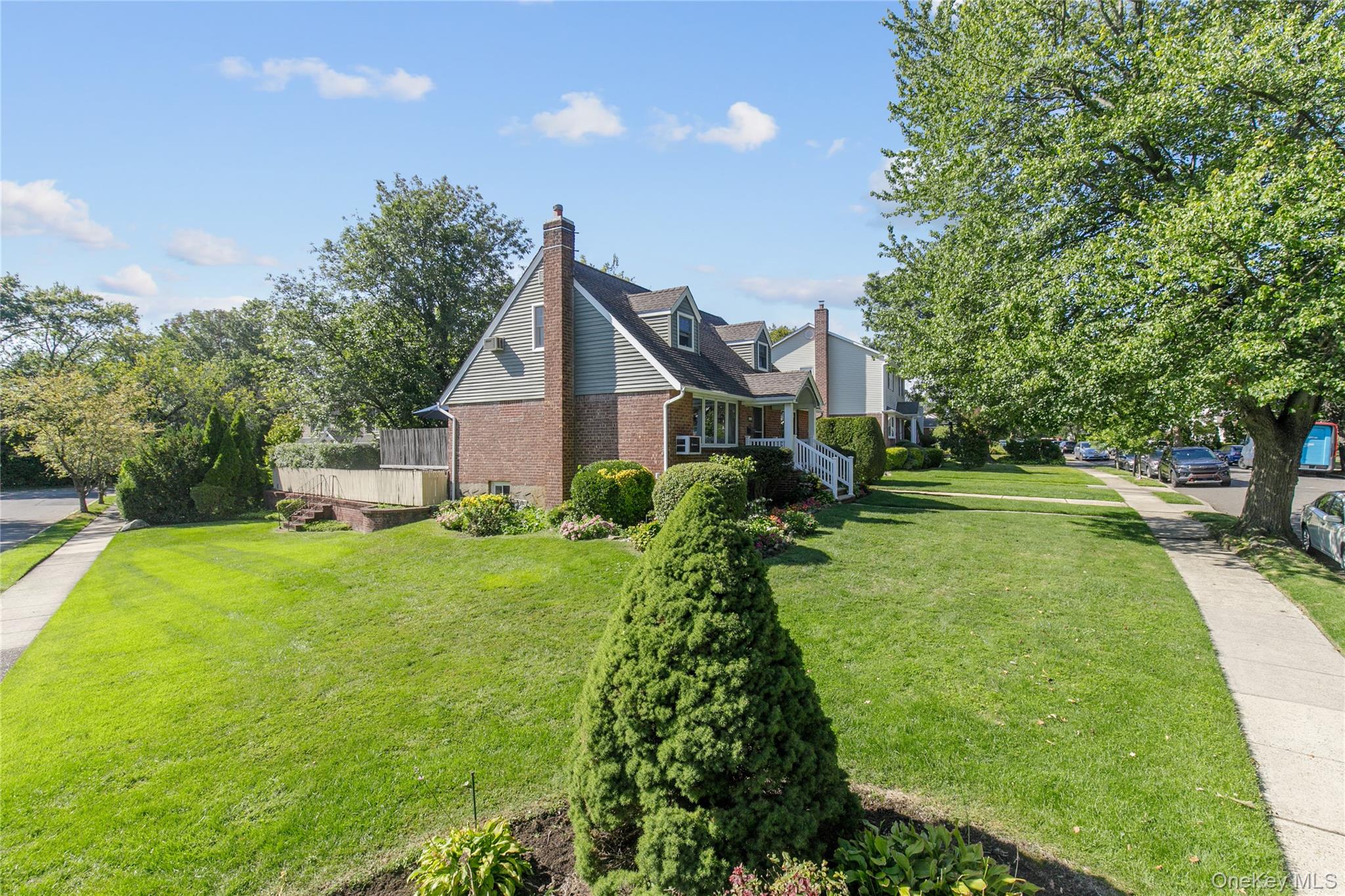 34 Linden Street, New Hyde Park, NY 11040