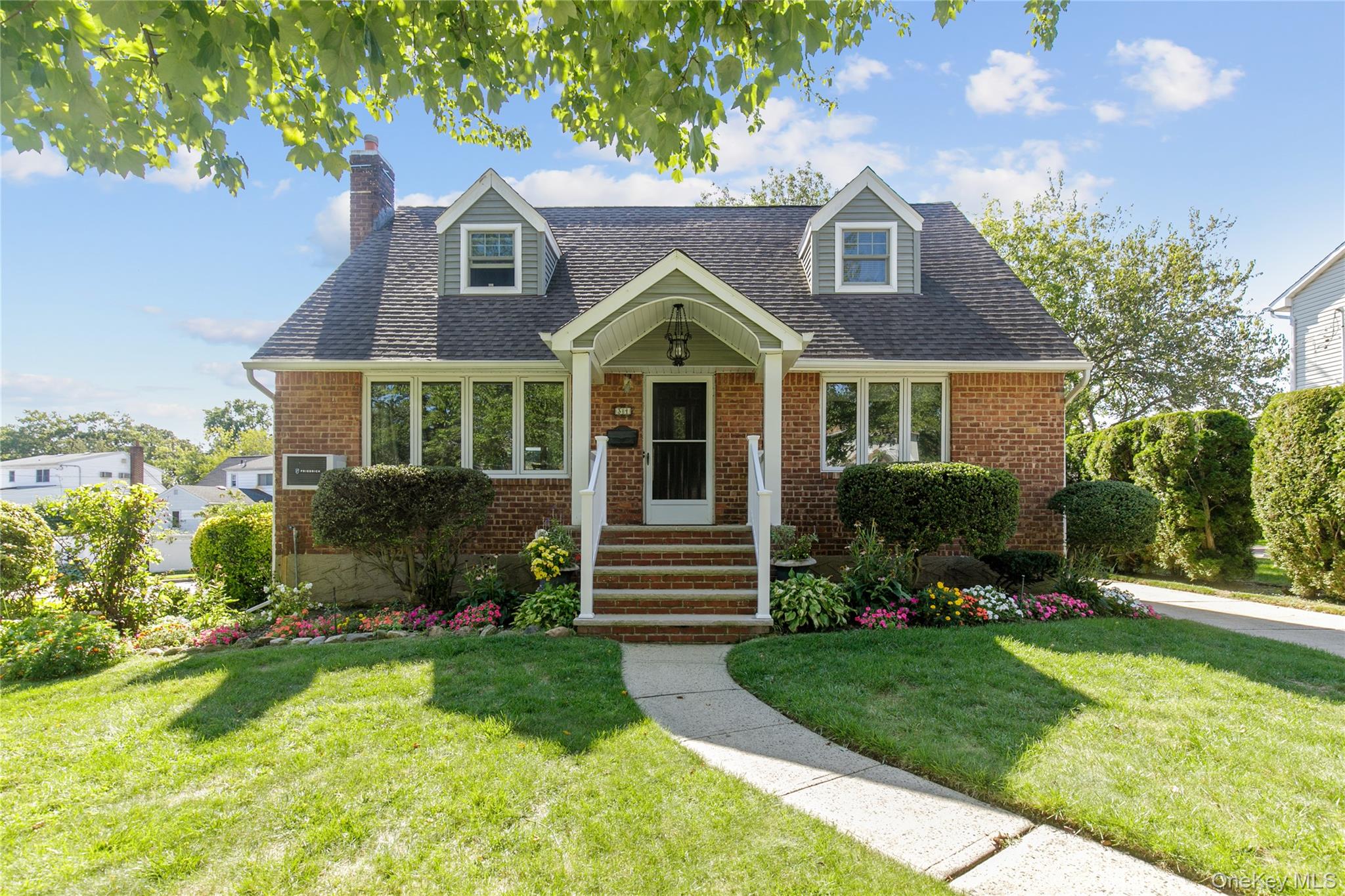 34 Linden Street, New Hyde Park, NY 11040