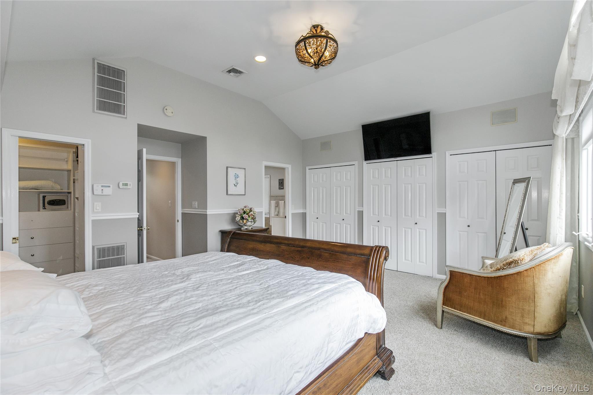 5 Searington Drive, Syosset, NY 11791