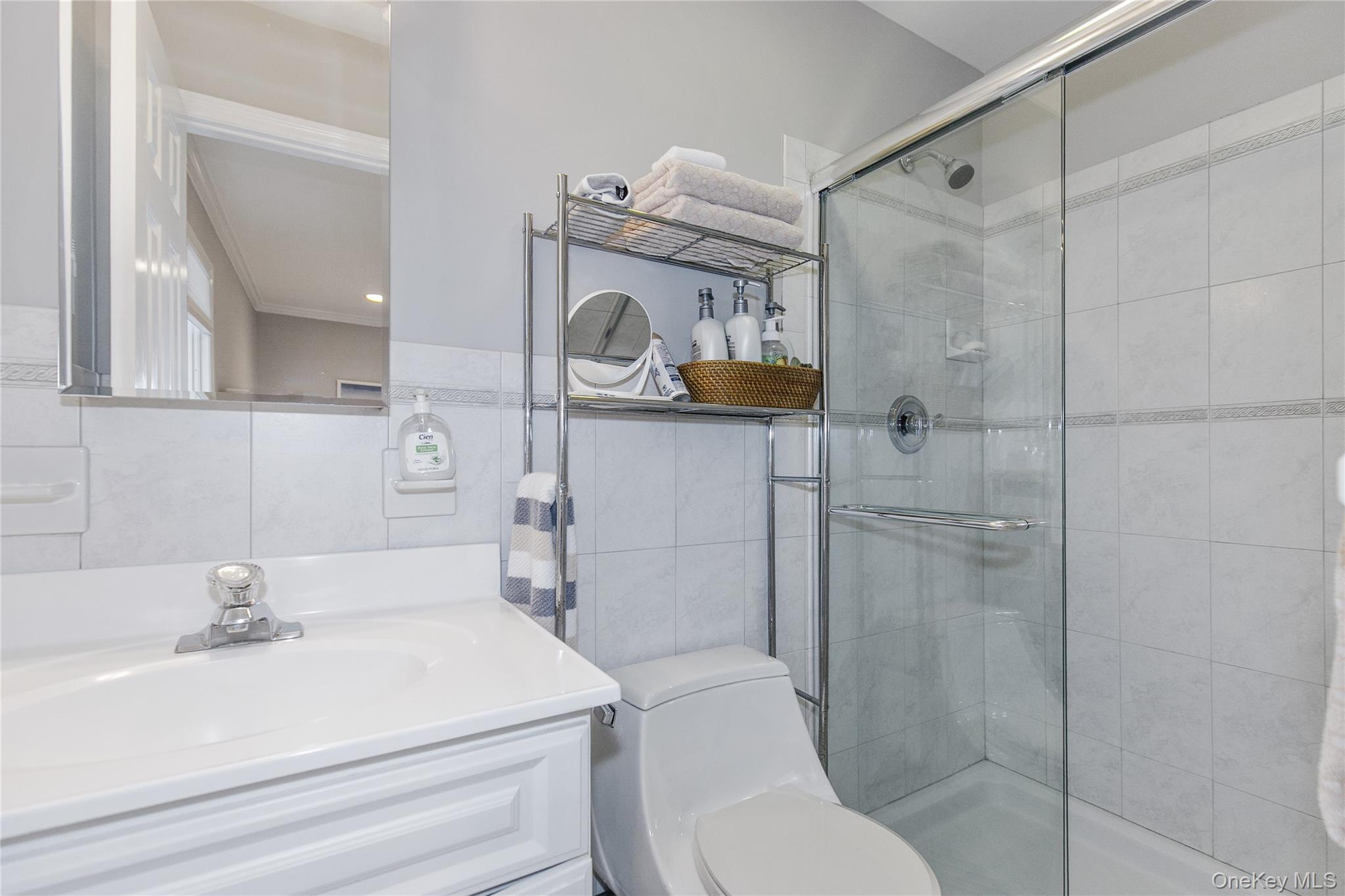 5 Searington Drive, Syosset, NY 11791