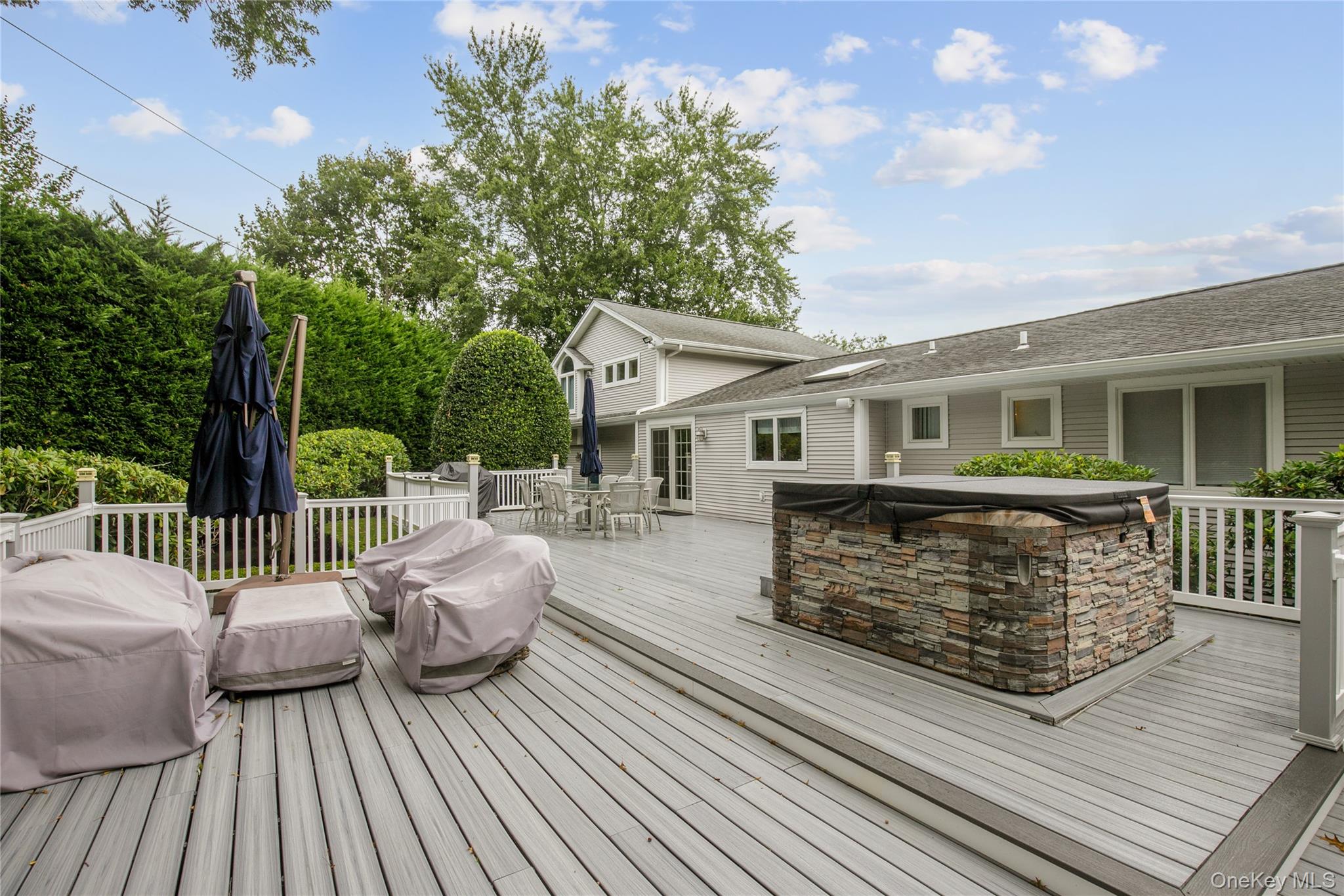 5 Searington Drive, Syosset, NY 11791