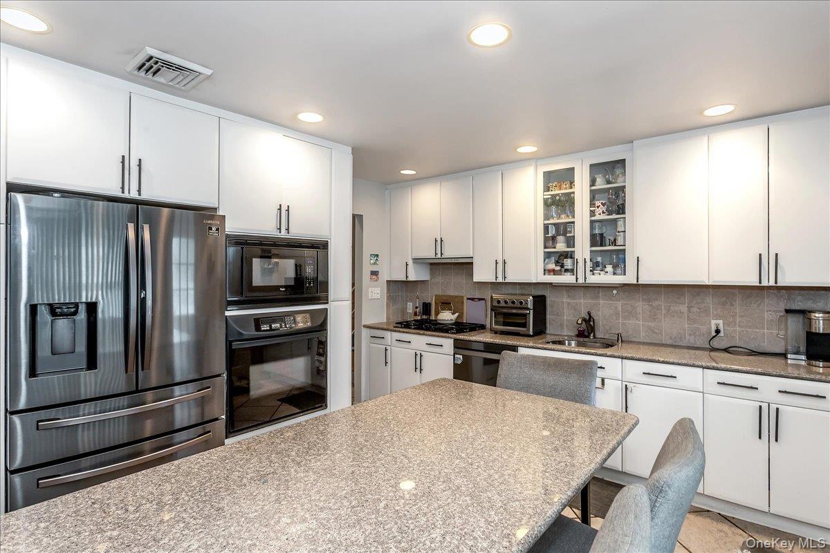 113 Northern Parkway W, Plainview, NY 11803