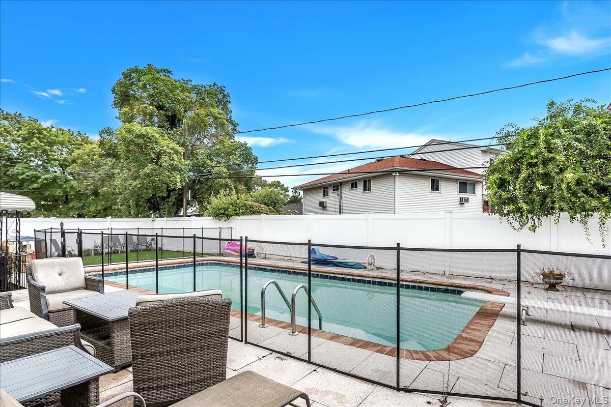 113 Northern Parkway W, Plainview, NY 11803