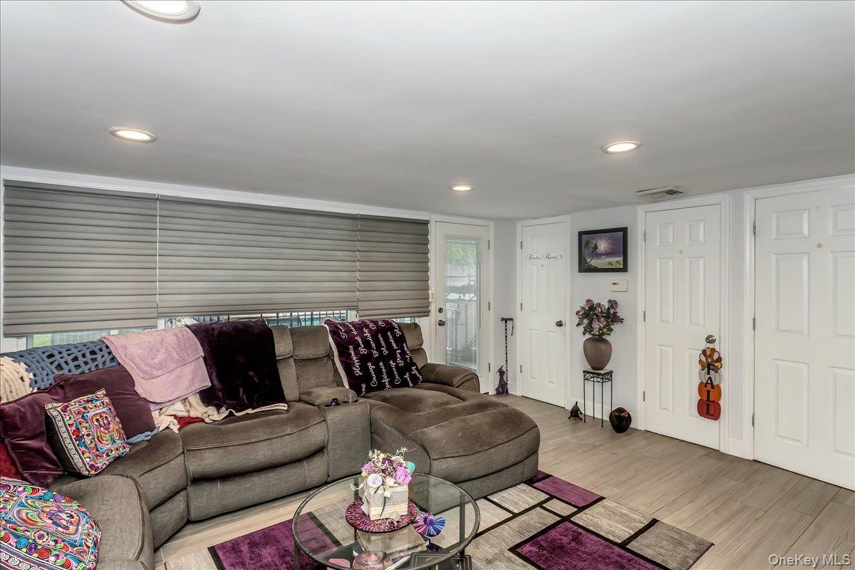 113 Northern Parkway W, Plainview, NY 11803