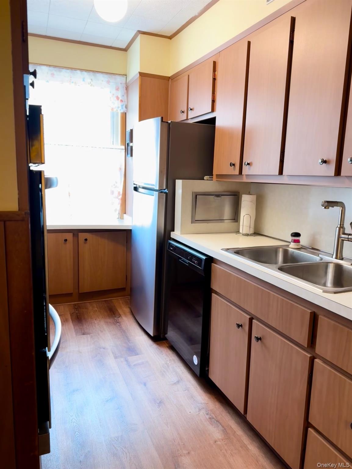 77-42 74th Street, Glendale, NY 11385