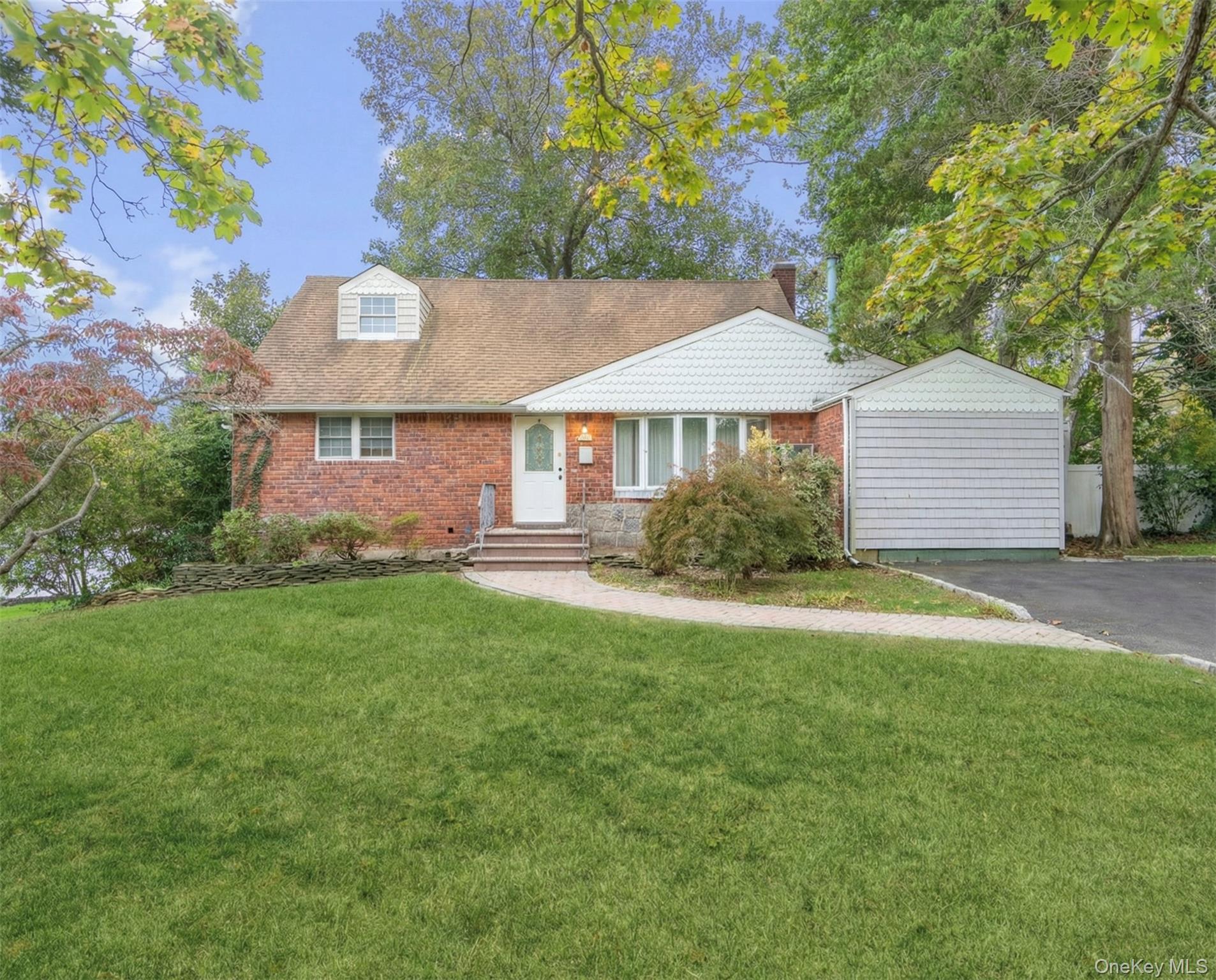 16 Blackman Street, Smithtown, NY 11787