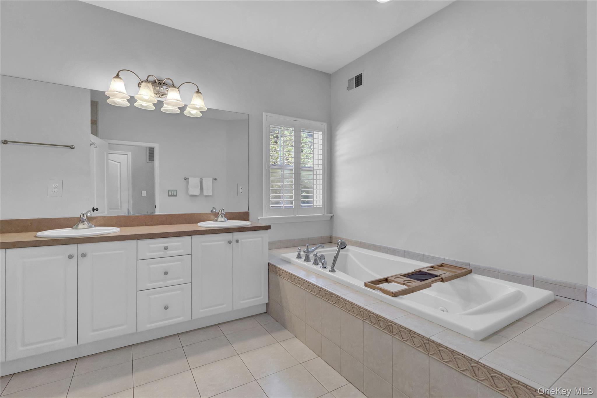 14 Daremy Lane, East Setauket, NY 11733