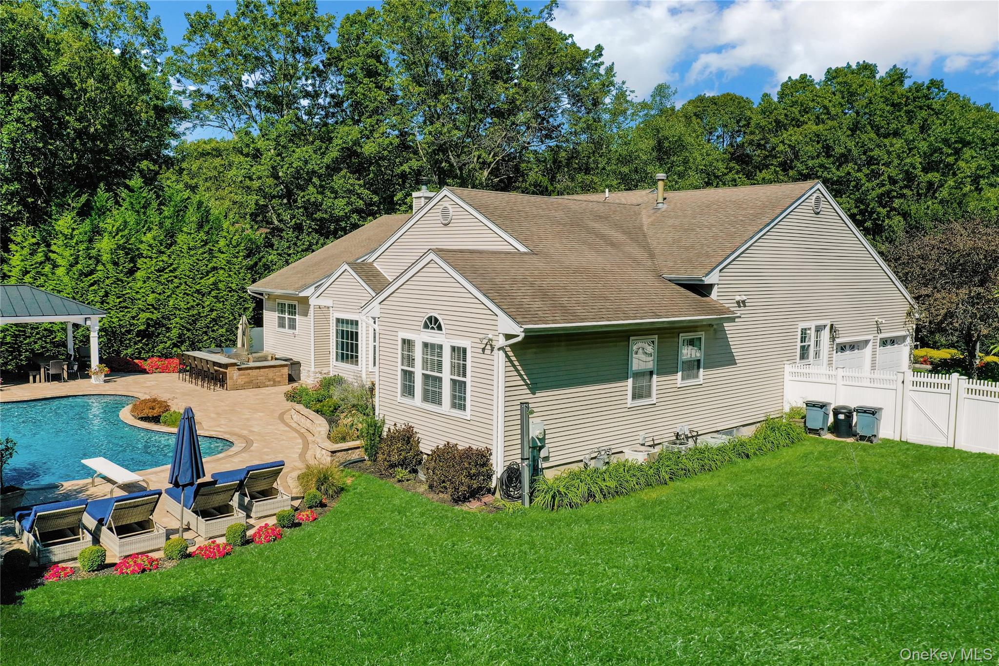 14 Daremy Lane, East Setauket, NY 11733