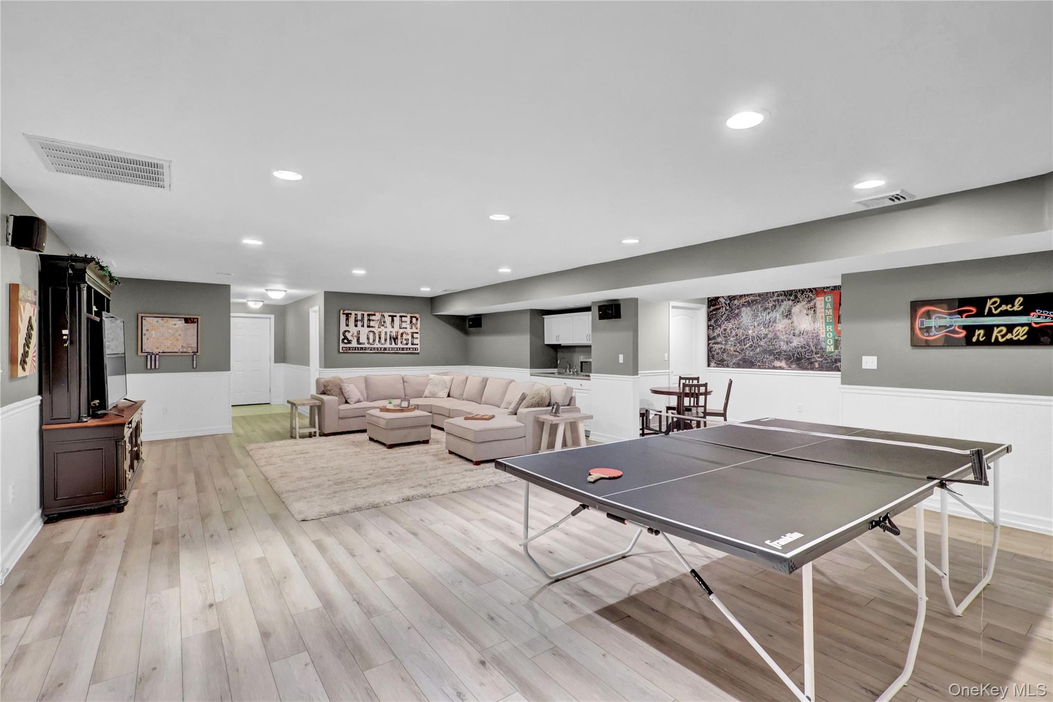 14 Daremy Lane, East Setauket, NY 11733