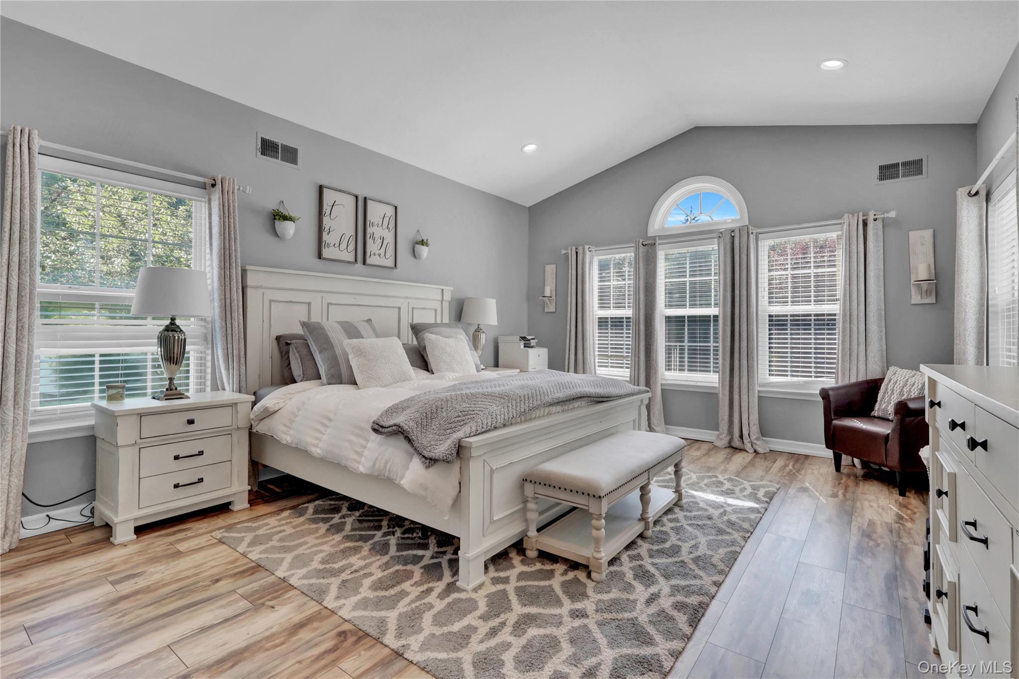 14 Daremy Lane, East Setauket, NY 11733