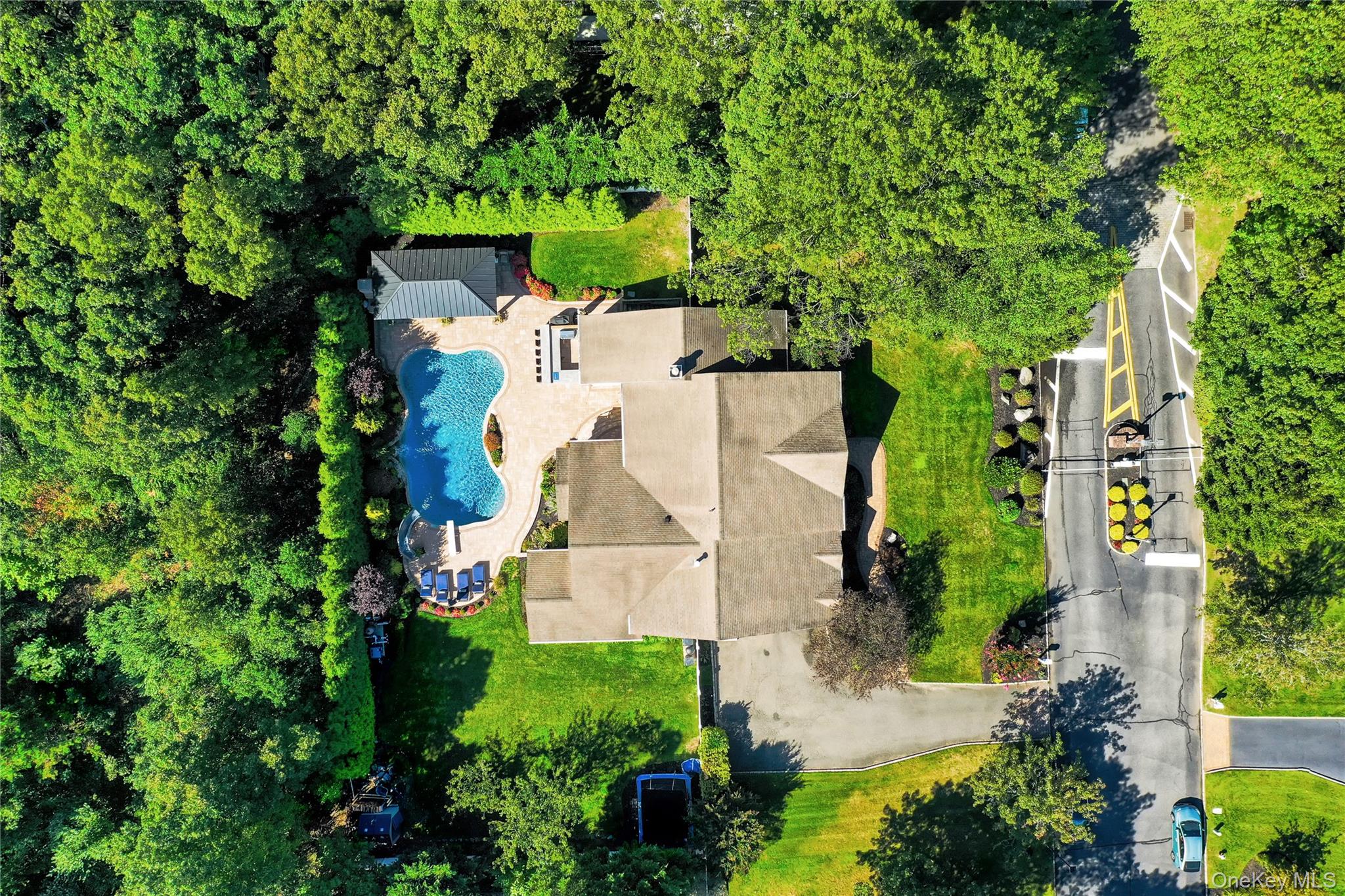 14 Daremy Lane, East Setauket, NY 11733