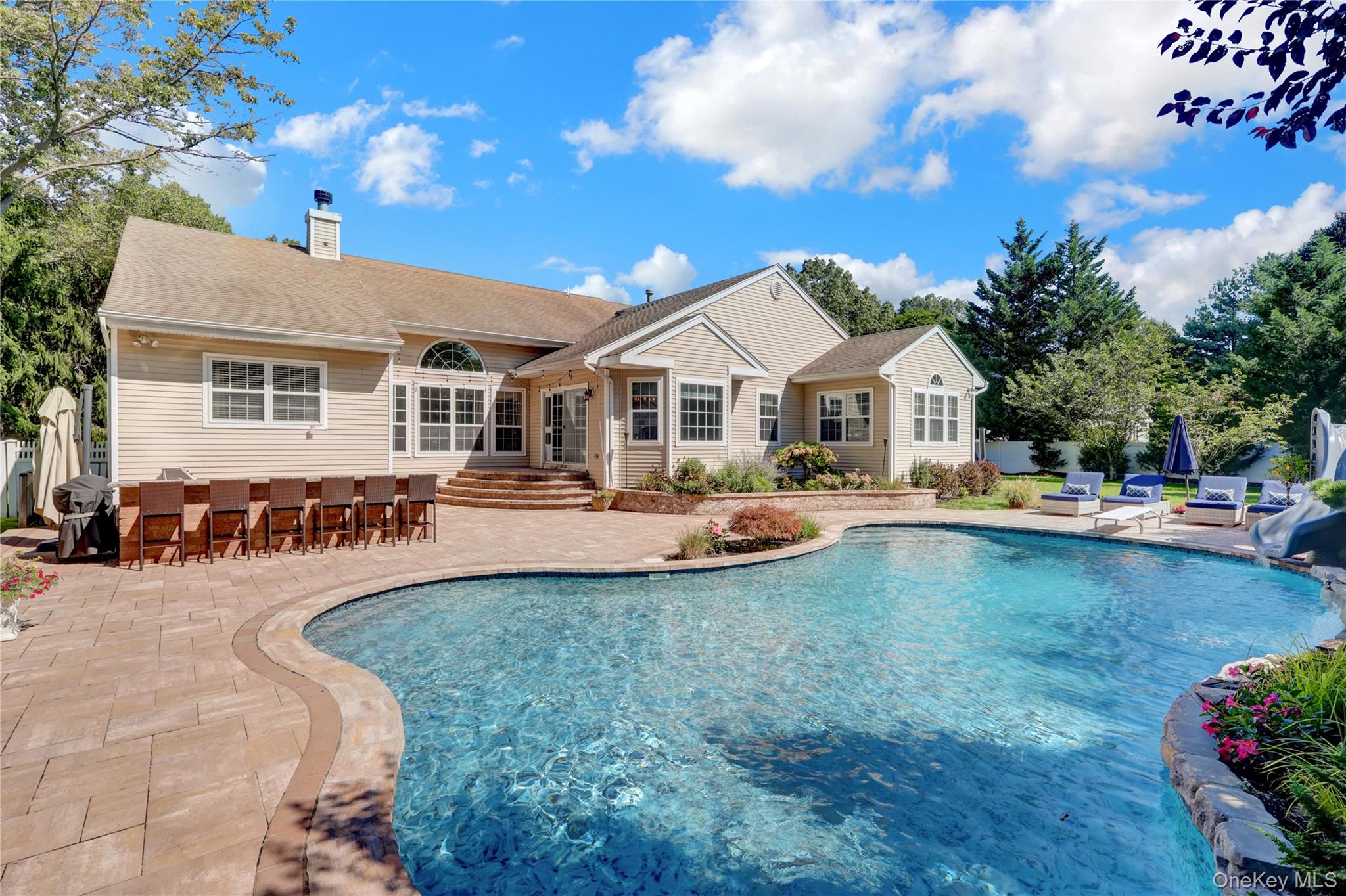 14 Daremy Lane, East Setauket, NY 11733