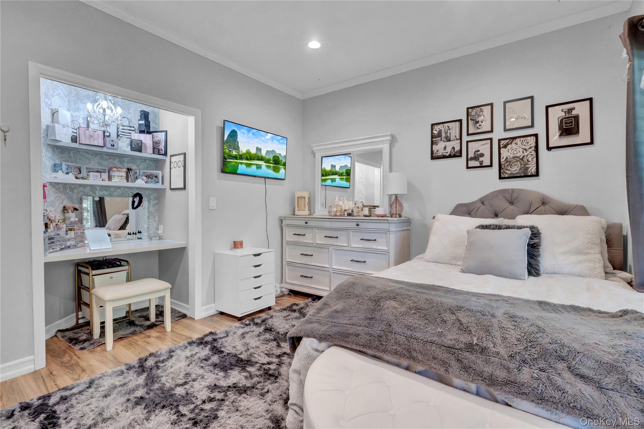 14 Daremy Lane, East Setauket, NY 11733