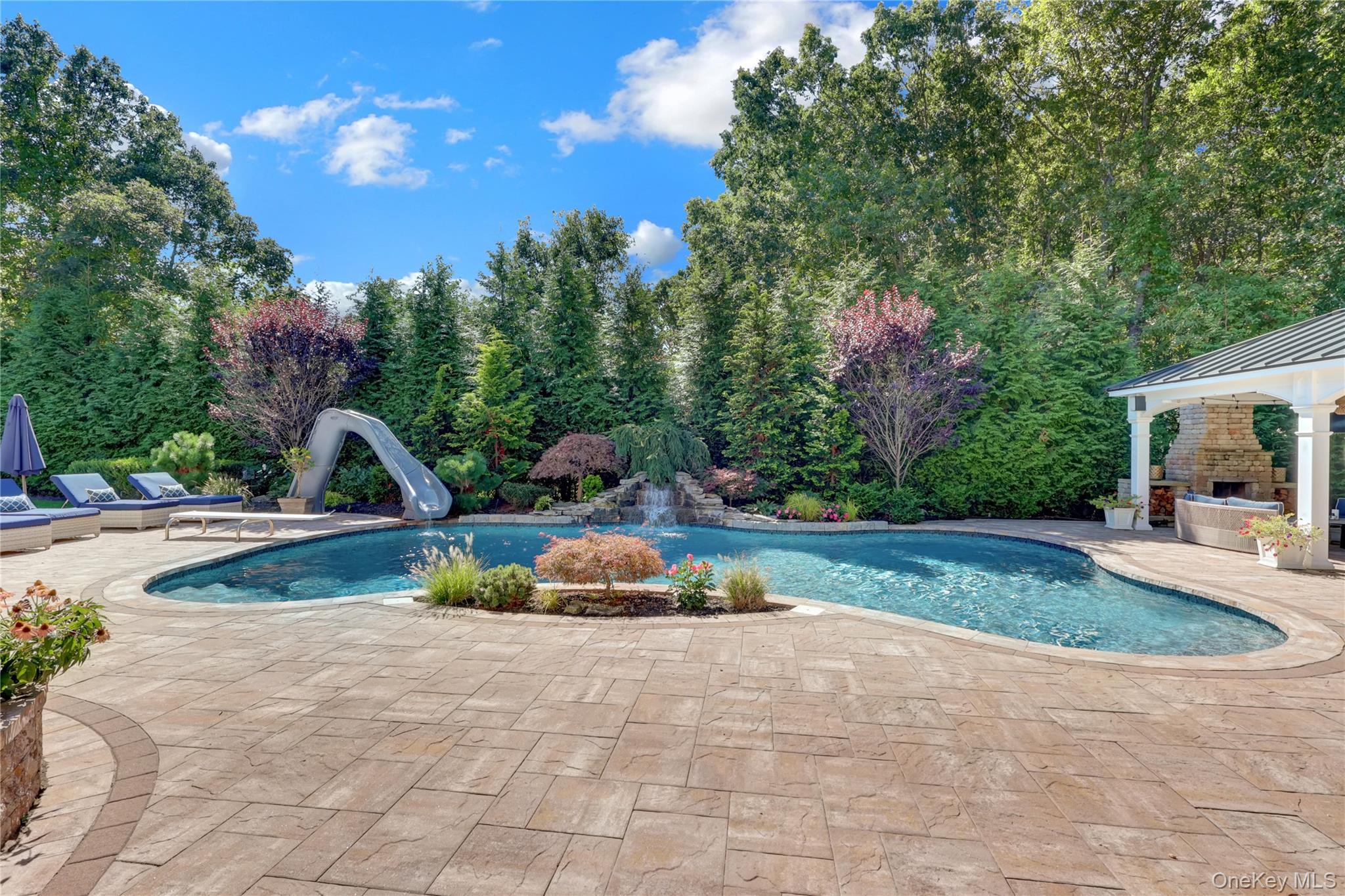 14 Daremy Lane, East Setauket, NY 11733