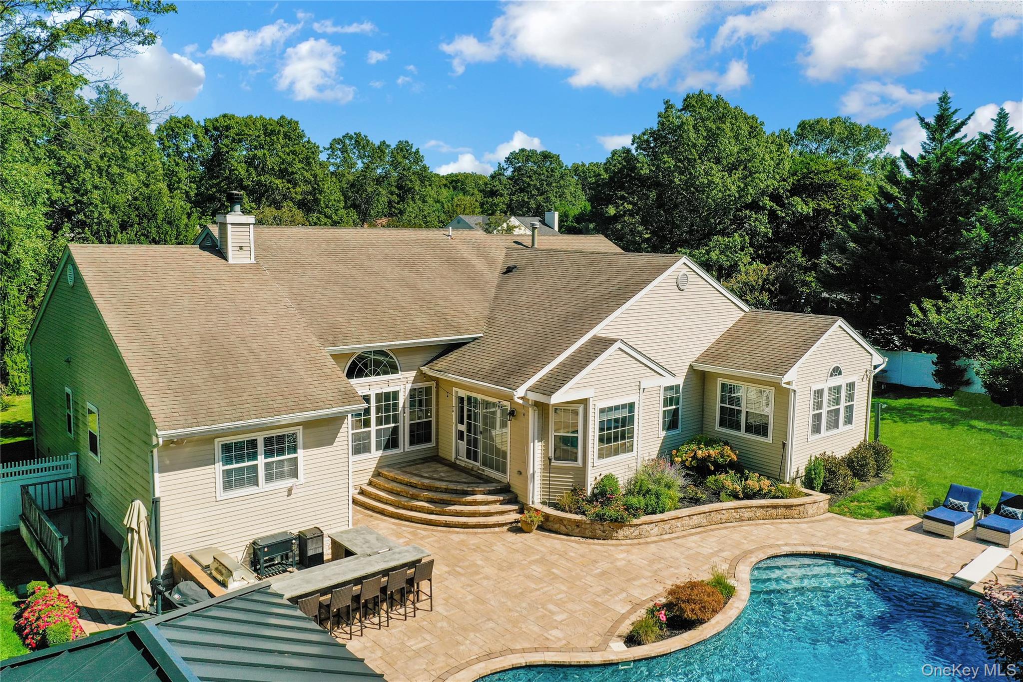 14 Daremy Lane, East Setauket, NY 11733