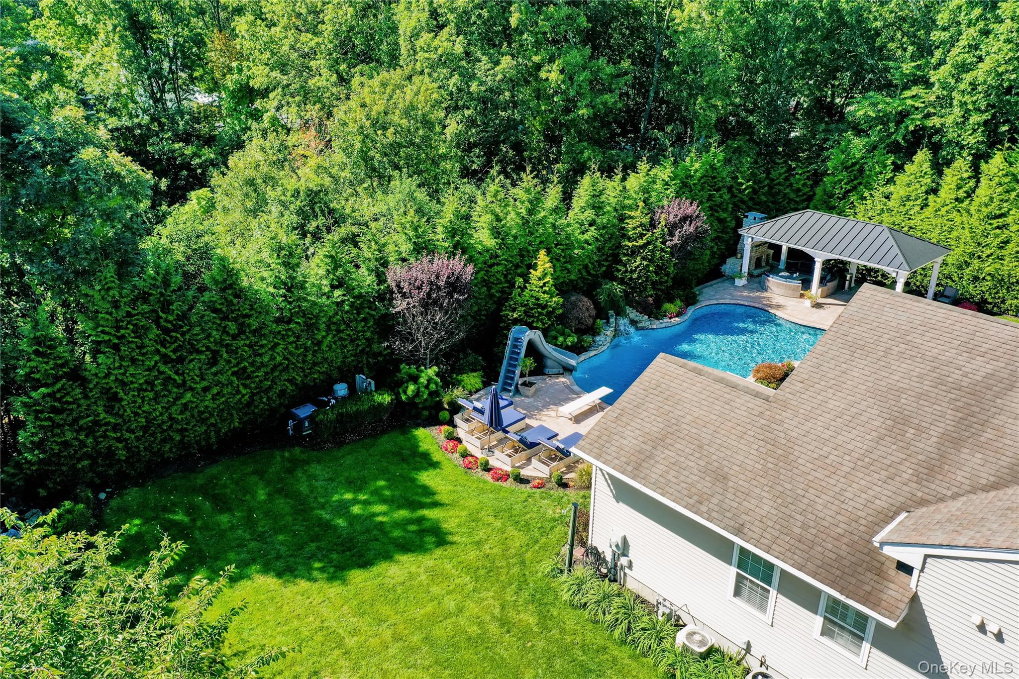 14 Daremy Lane, East Setauket, NY 11733