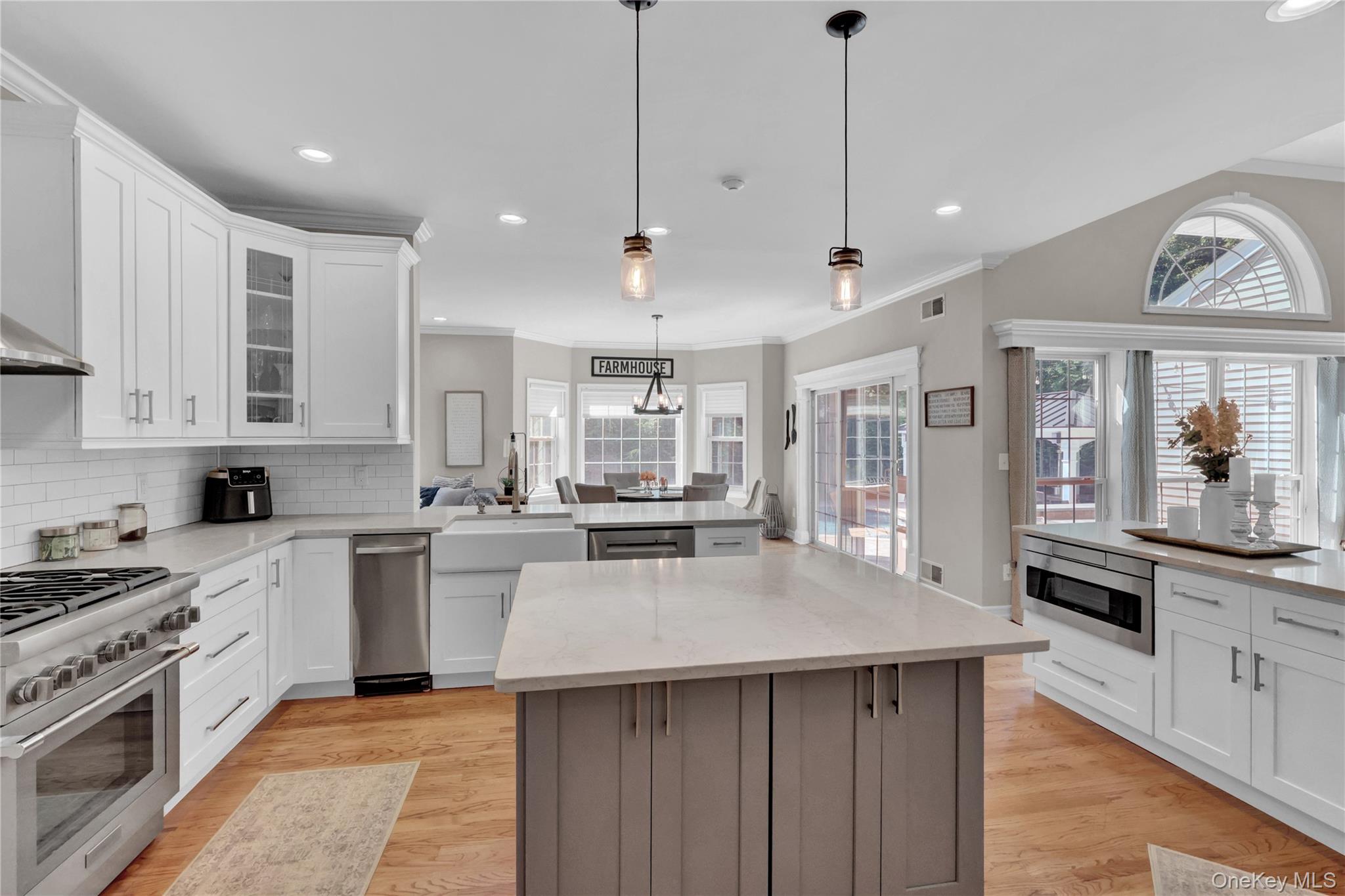 14 Daremy Lane, East Setauket, NY 11733