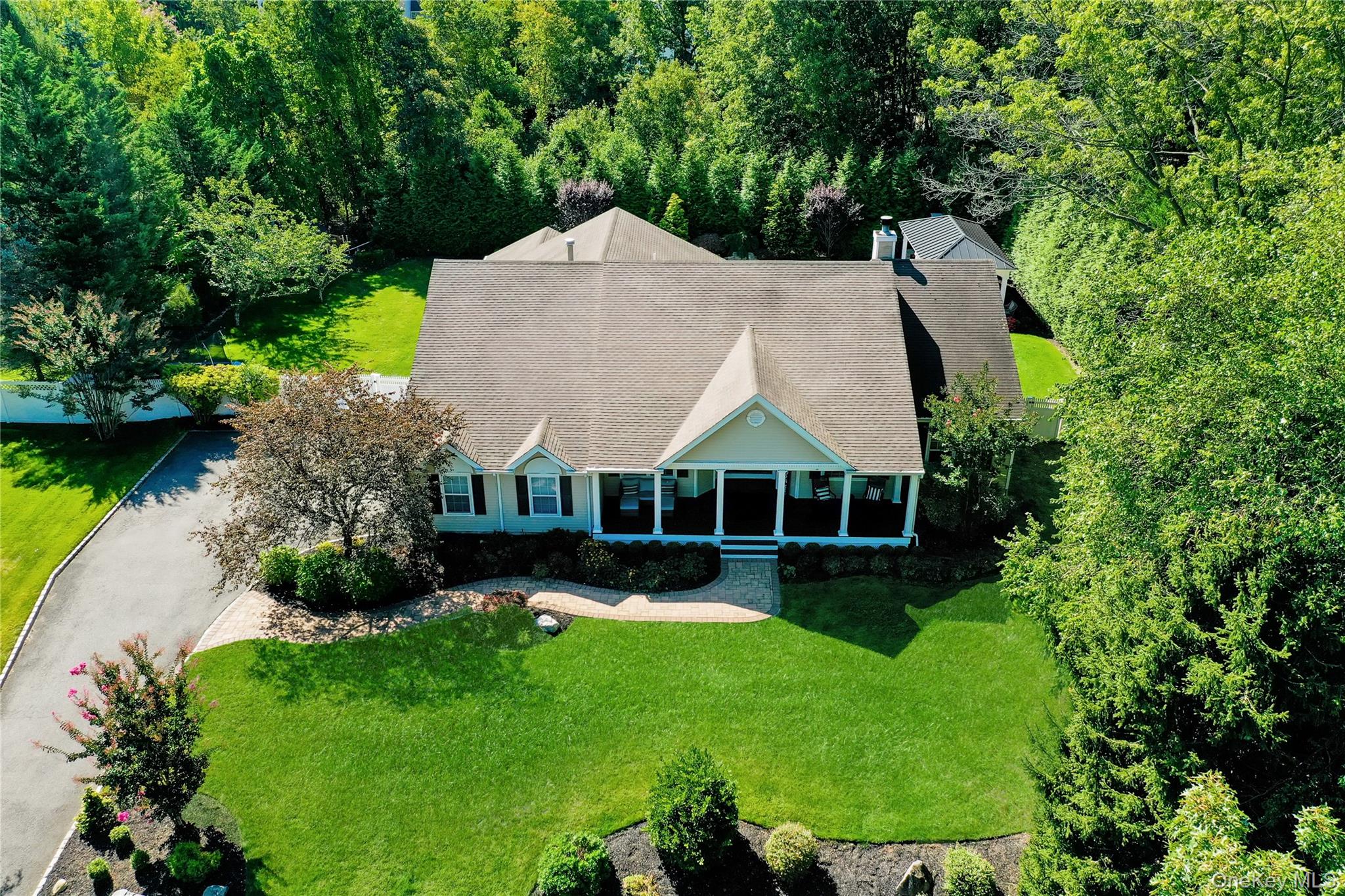 14 Daremy Lane, East Setauket, NY 11733