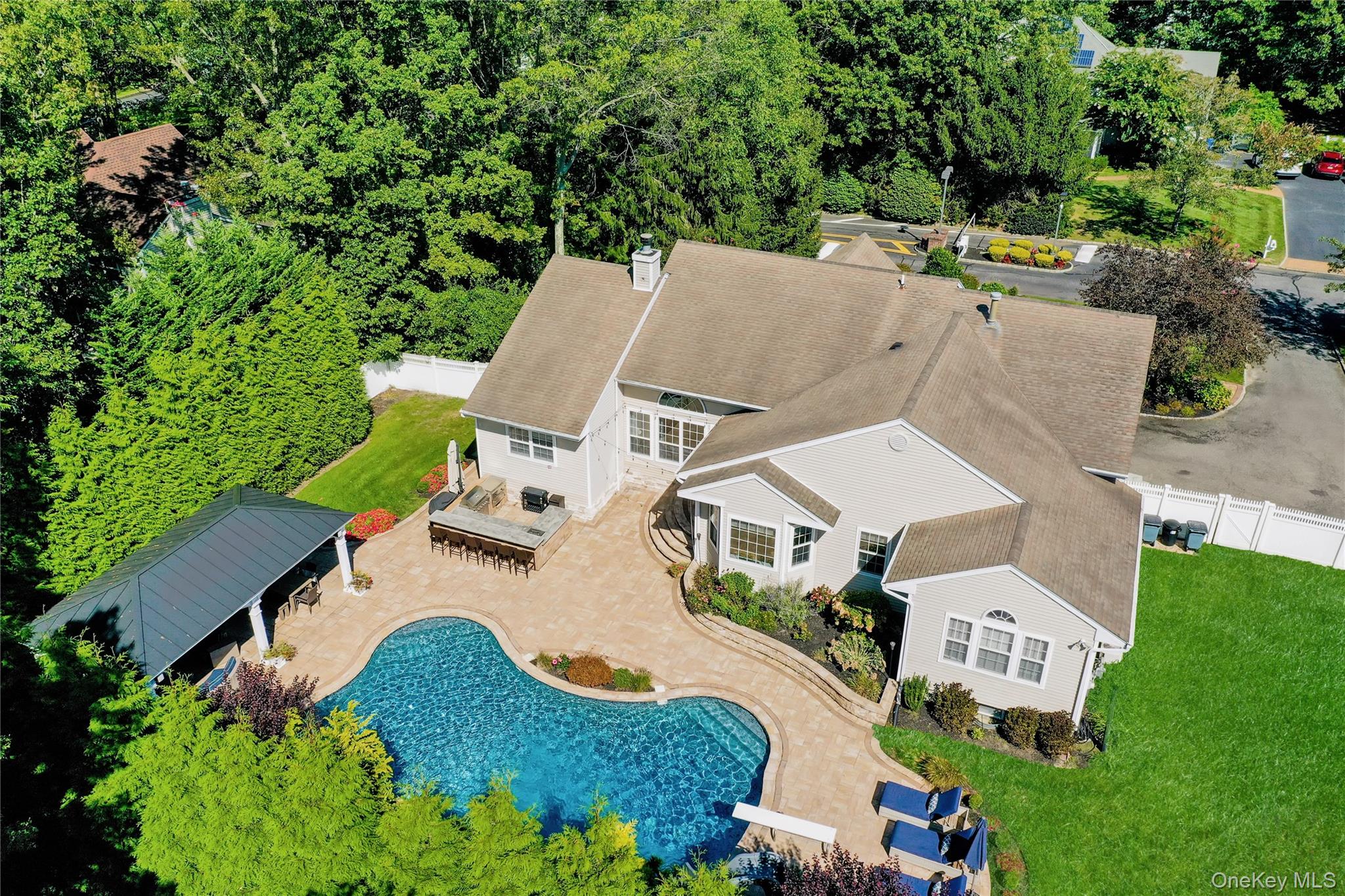 14 Daremy Lane, East Setauket, NY 11733