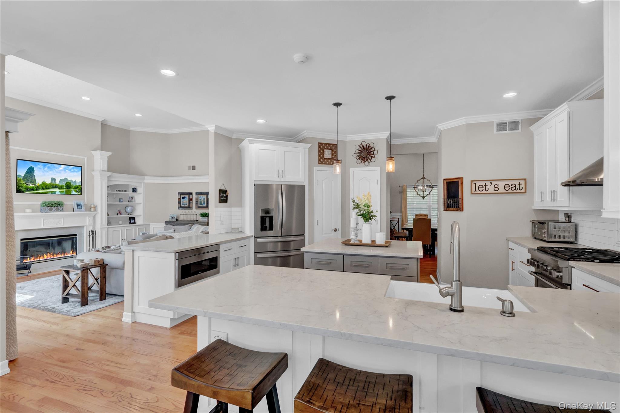 14 Daremy Lane, East Setauket, NY 11733