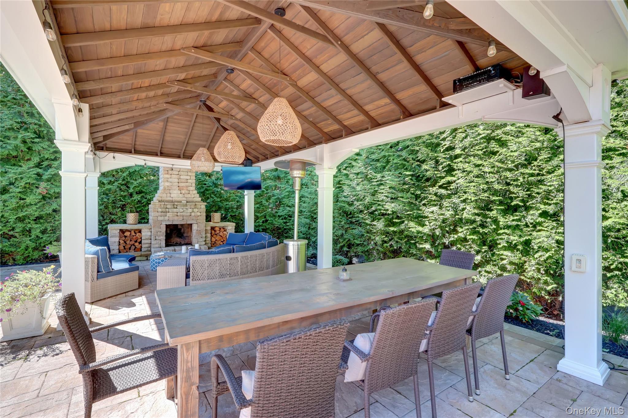 14 Daremy Lane, East Setauket, NY 11733