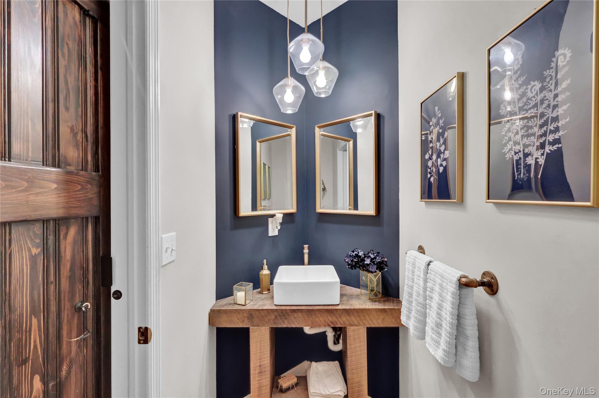 14 Daremy Lane, East Setauket, NY 11733